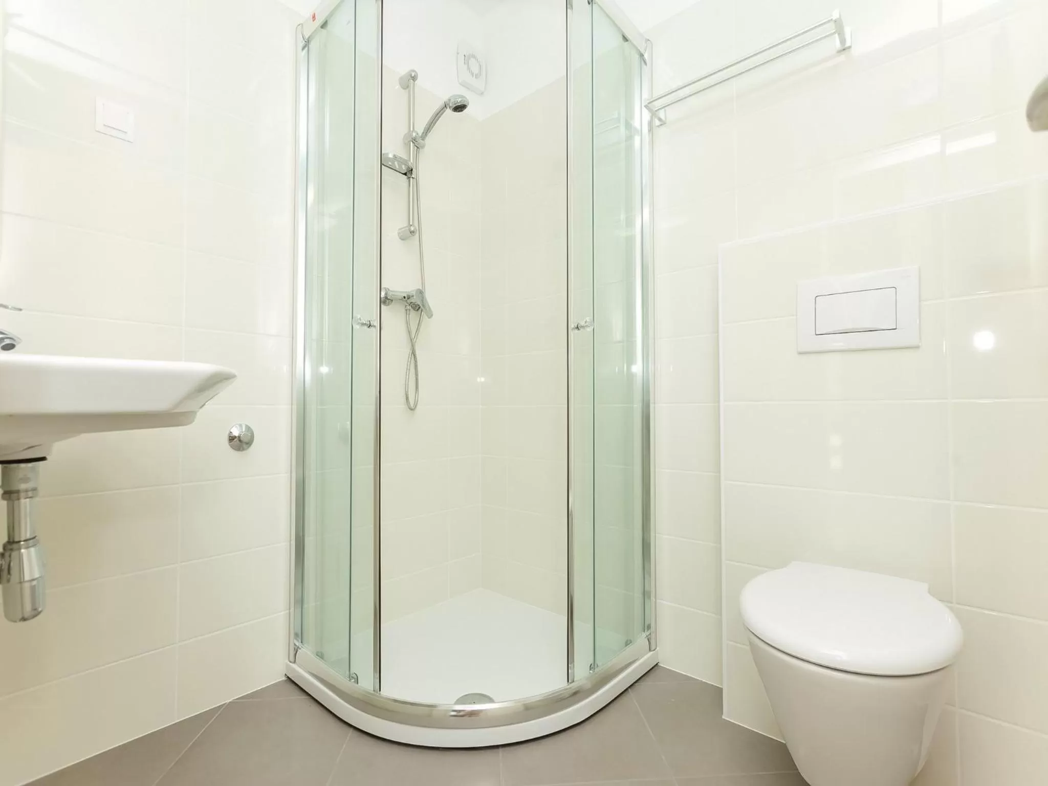 Bathroom in Hotel Yarden by Artery Hotels