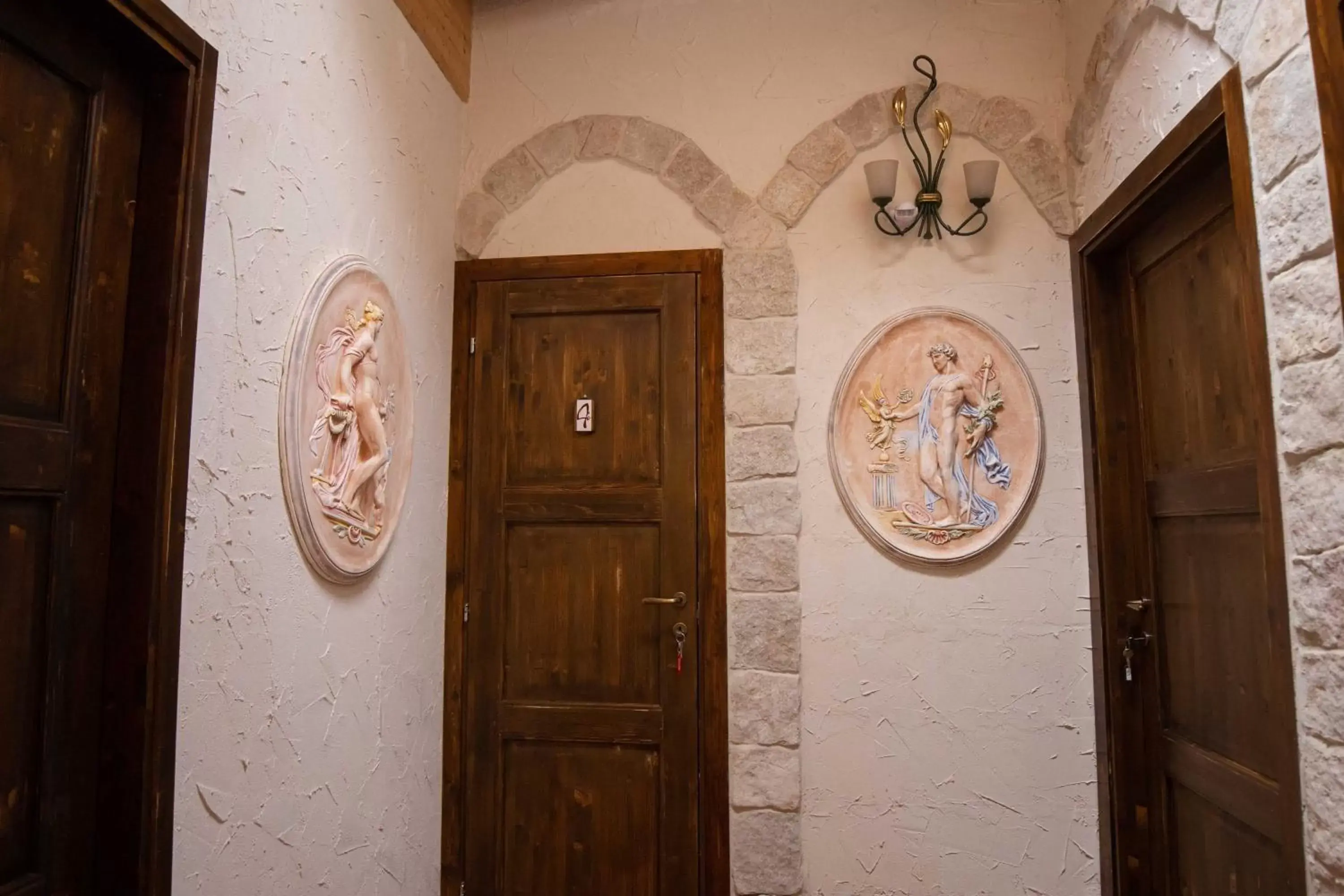 Facade/entrance in La Casa In Pietra