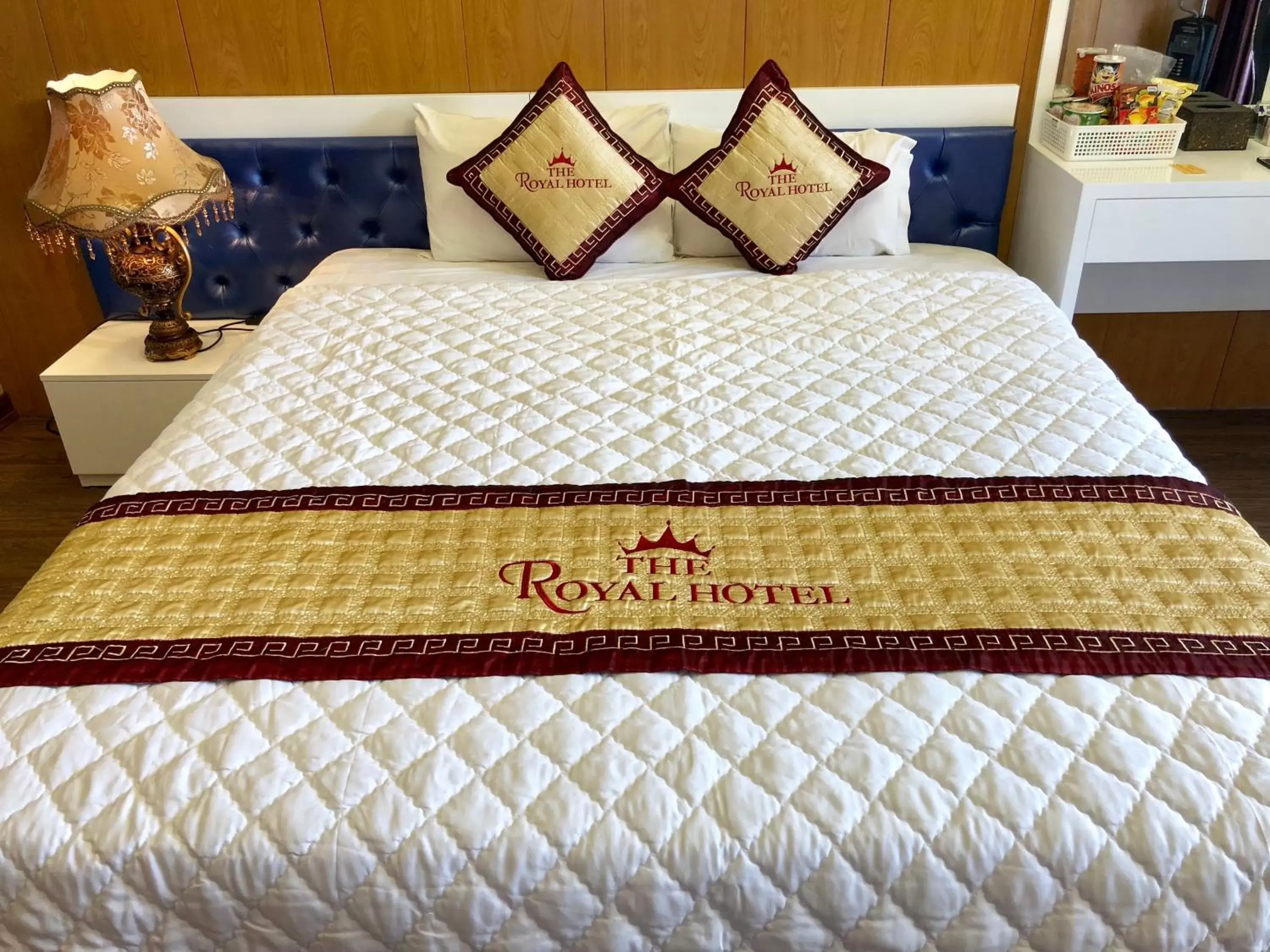 Bed in The Royal Hotel Near West Lake