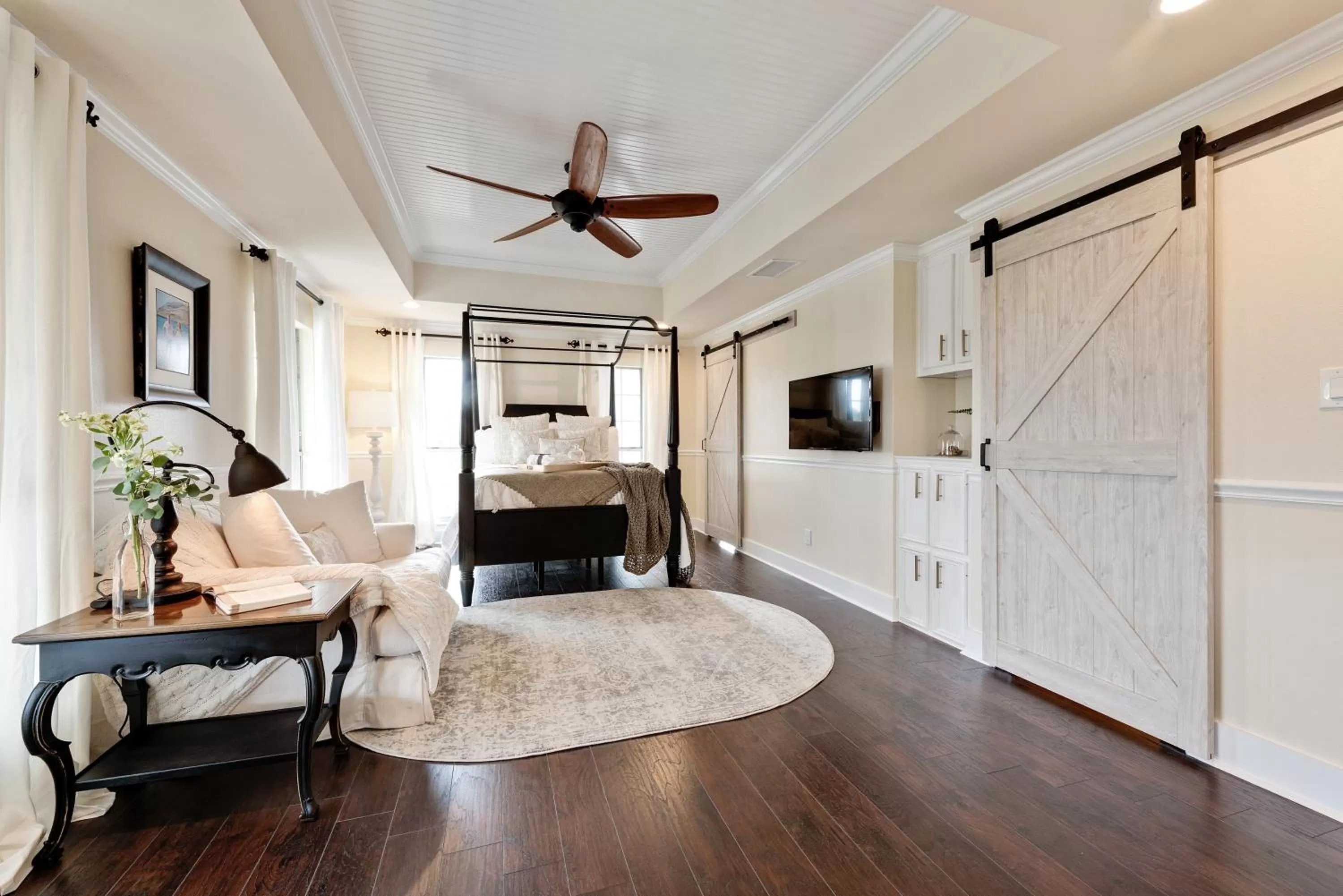 Bed in The Plantation House Boutique Inn