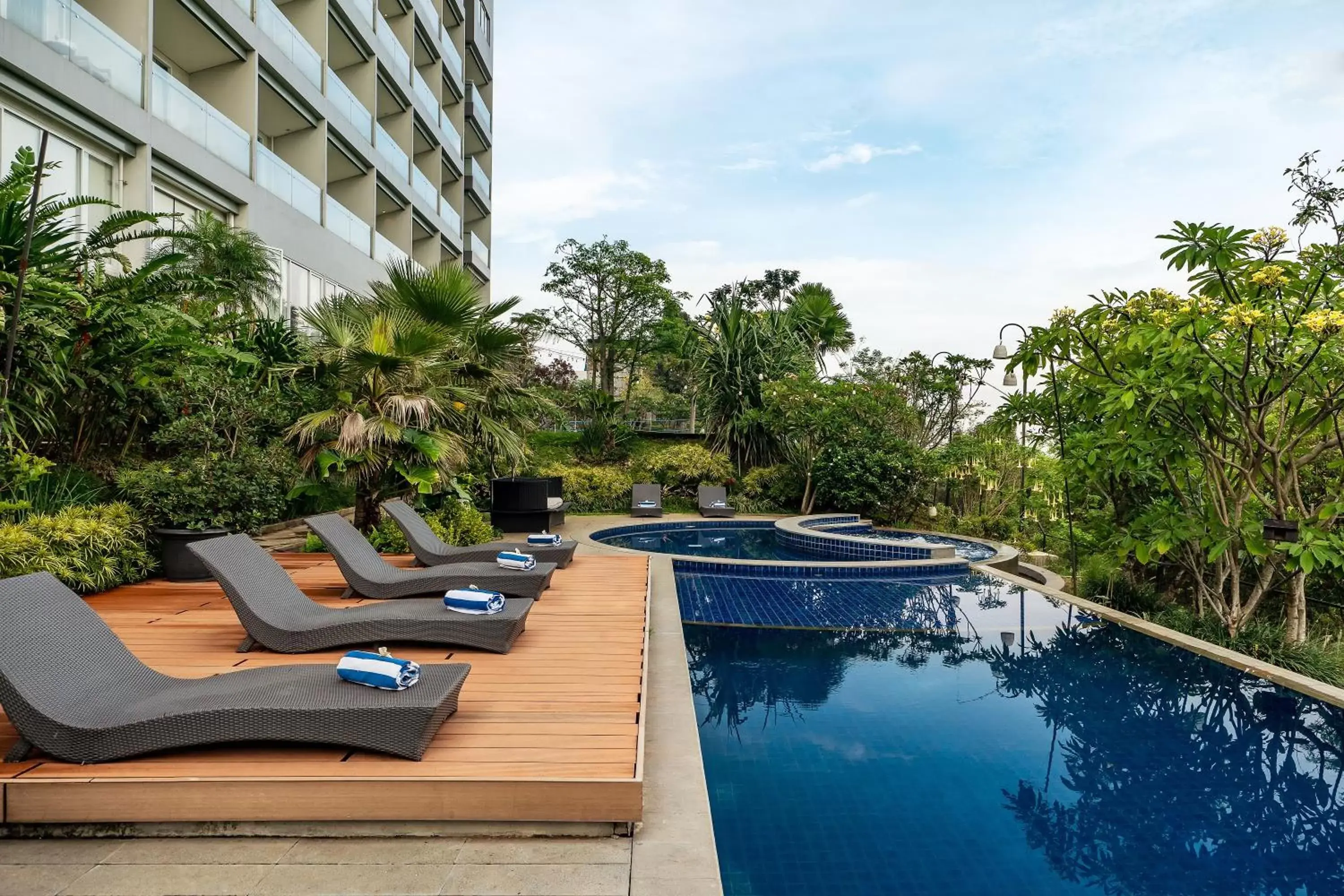 Swimming Pool in Clove Hotel Bandung