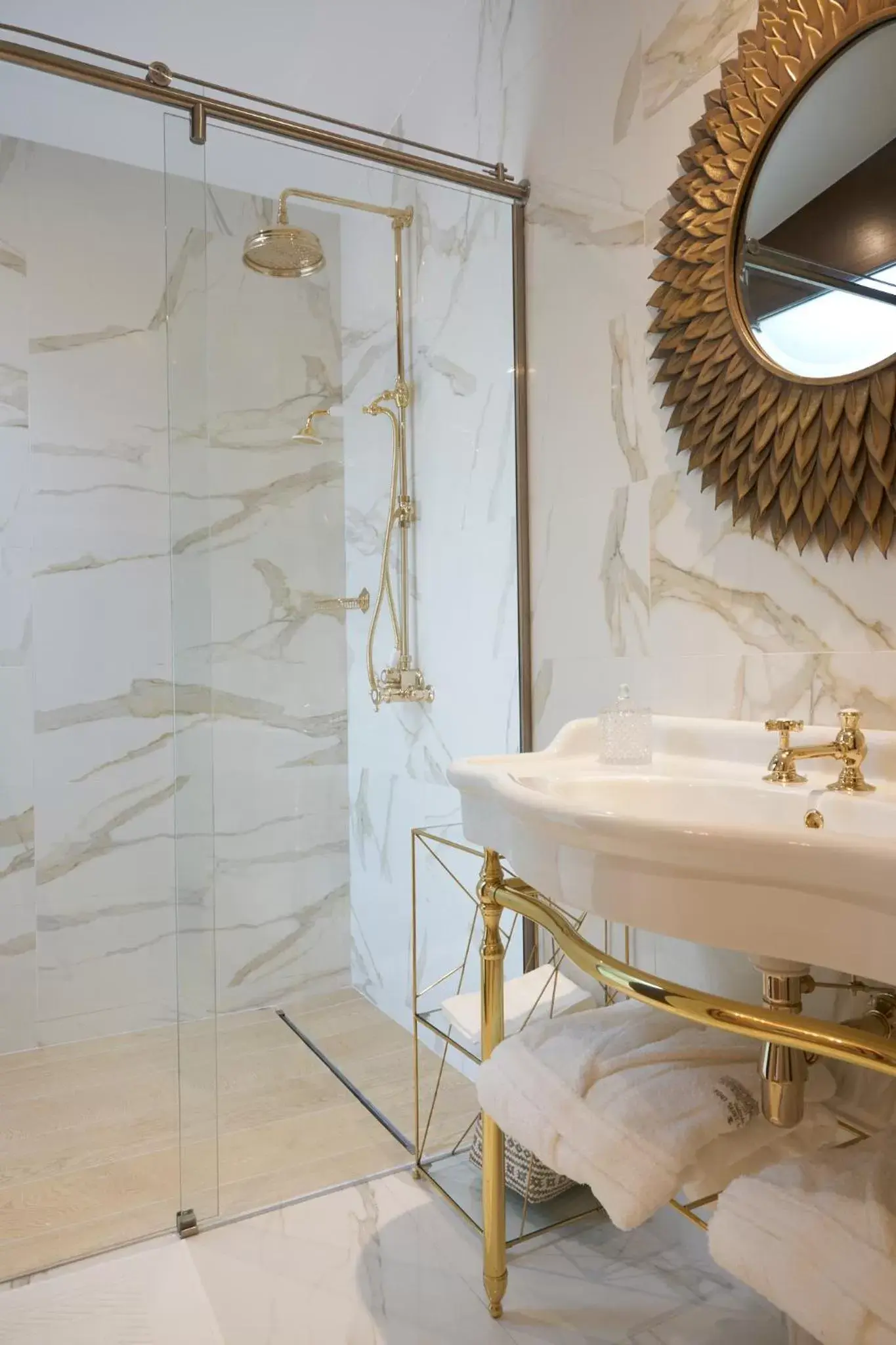 Bathroom in Chateau Pont Saint-Martin