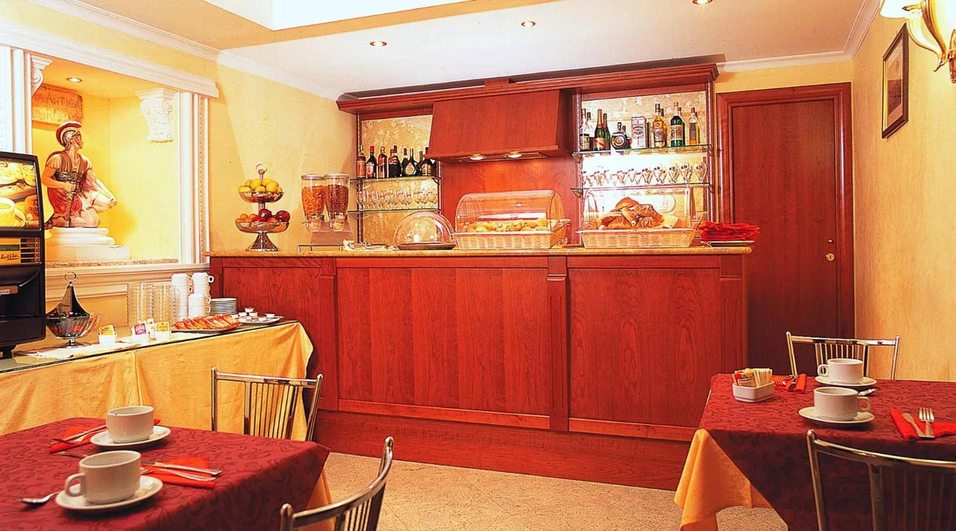 Restaurant/places to eat in Hotel Stromboli