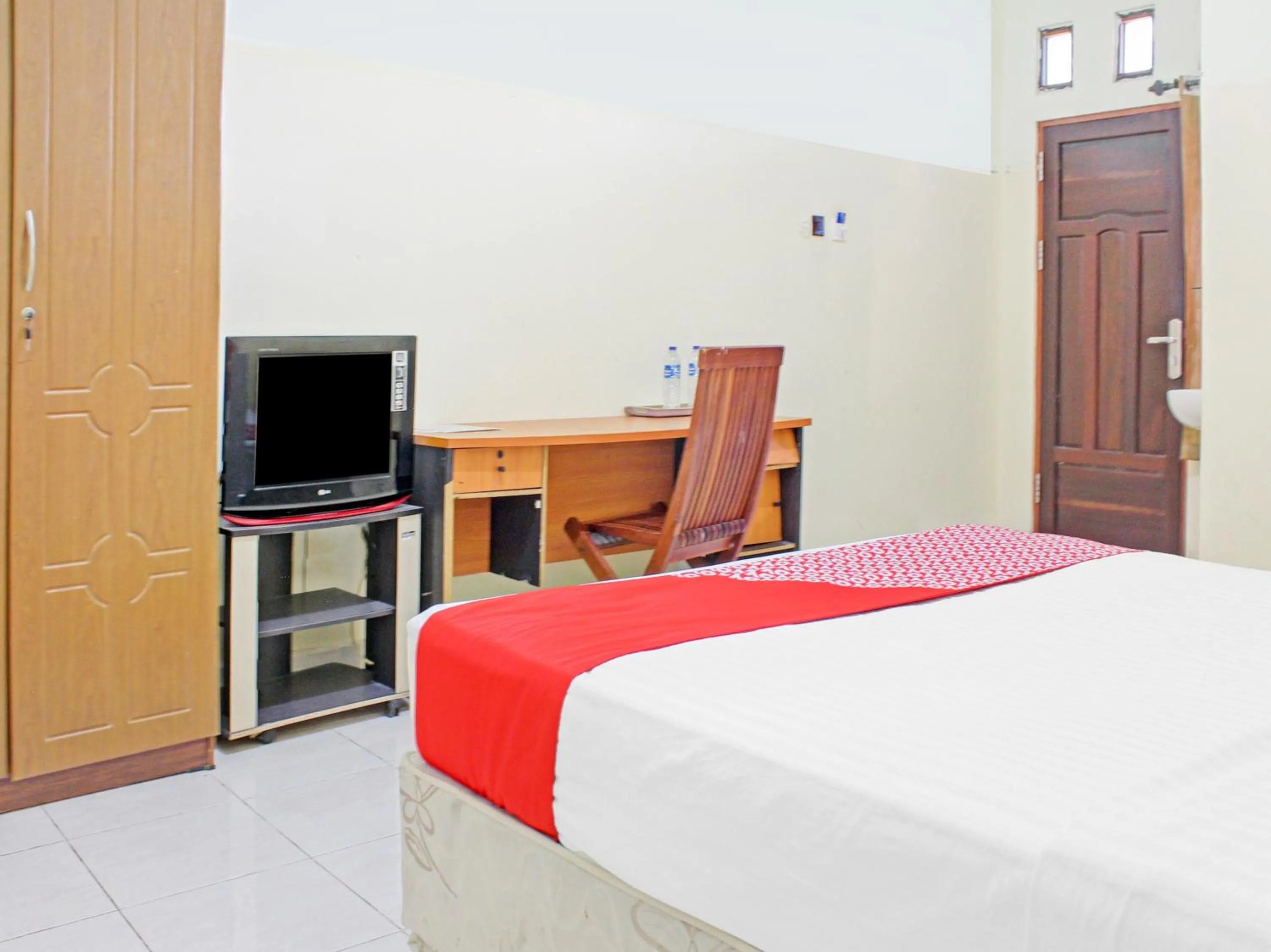 Standard Double Room in Capital O 90417 Hotel Batu Suli Internasional