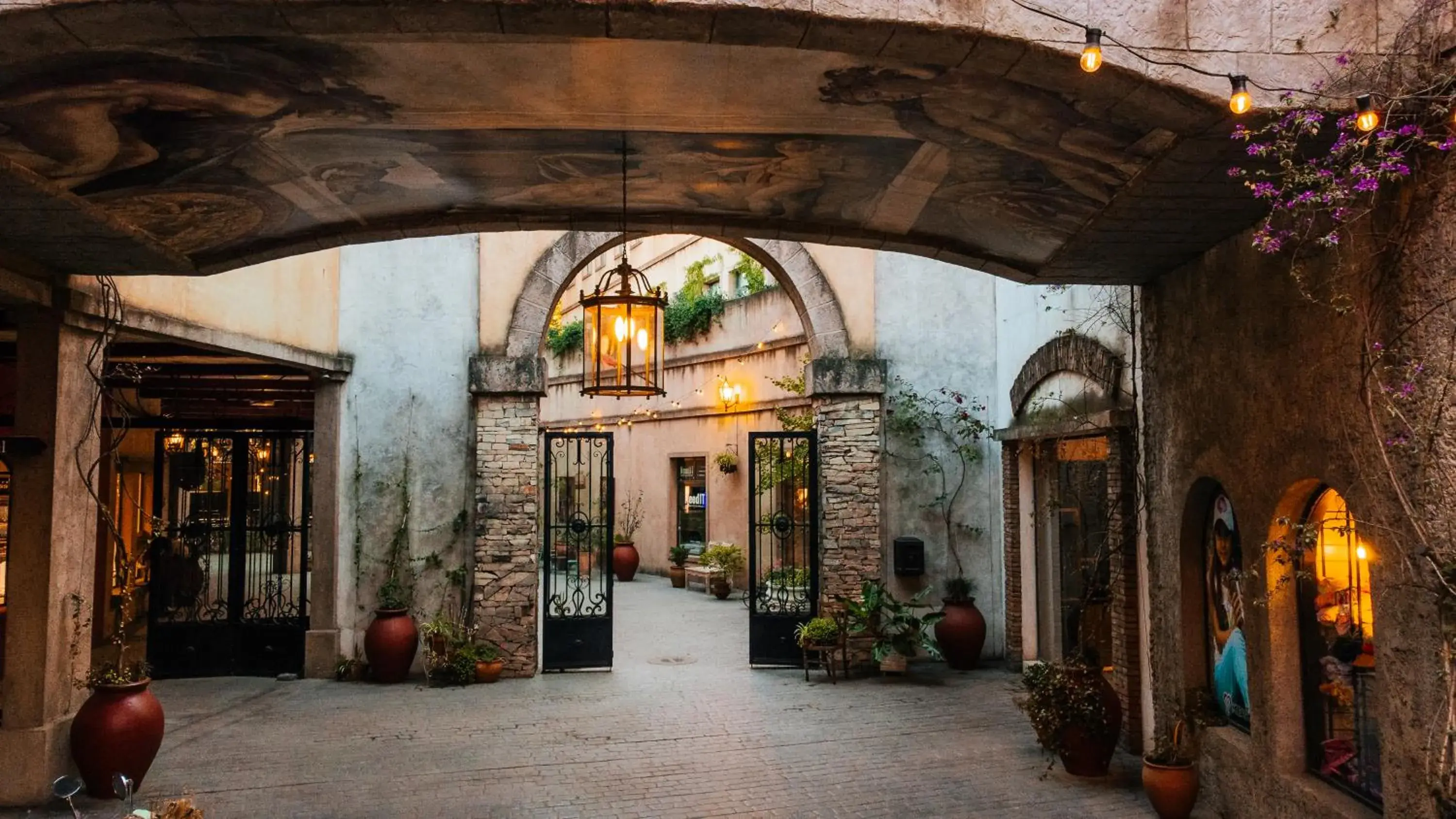 Patio in Hotel Plaza Central Canning