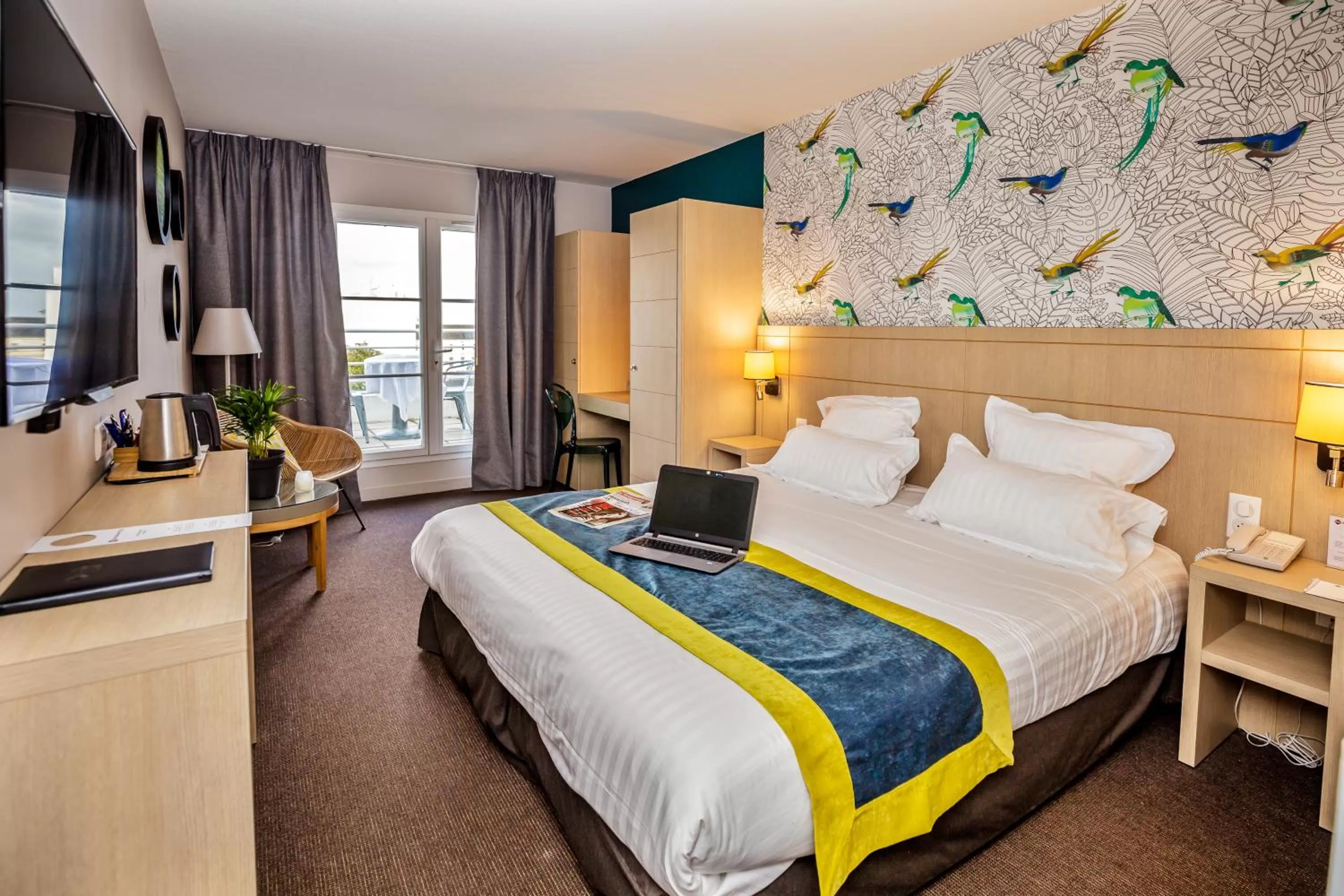 Bathroom, Bed in Best Western Plus Hôtel Vannes Centre Ville