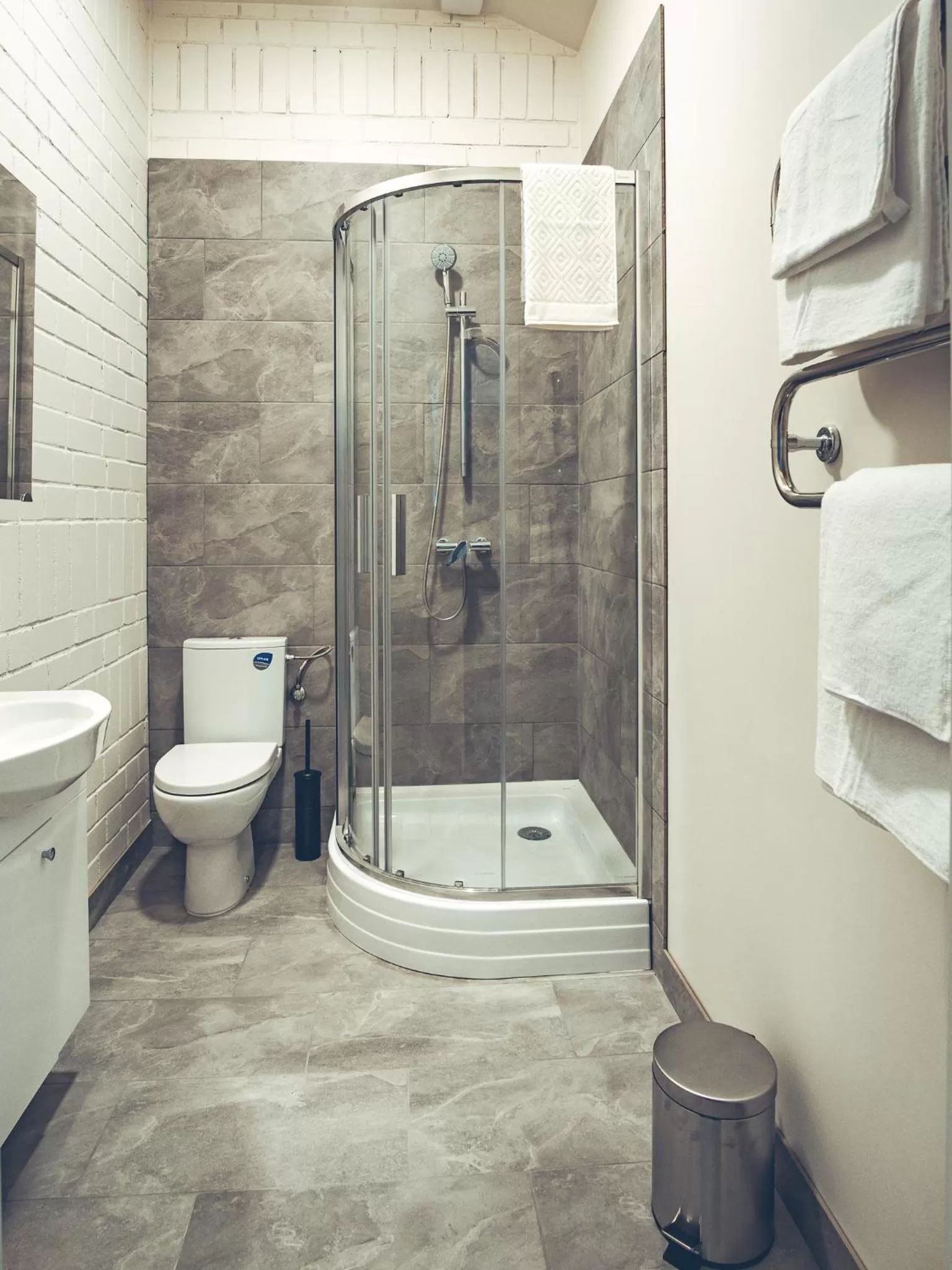 Shower, Bathroom in SELF CHECK-IN Hotel Railway Apartments