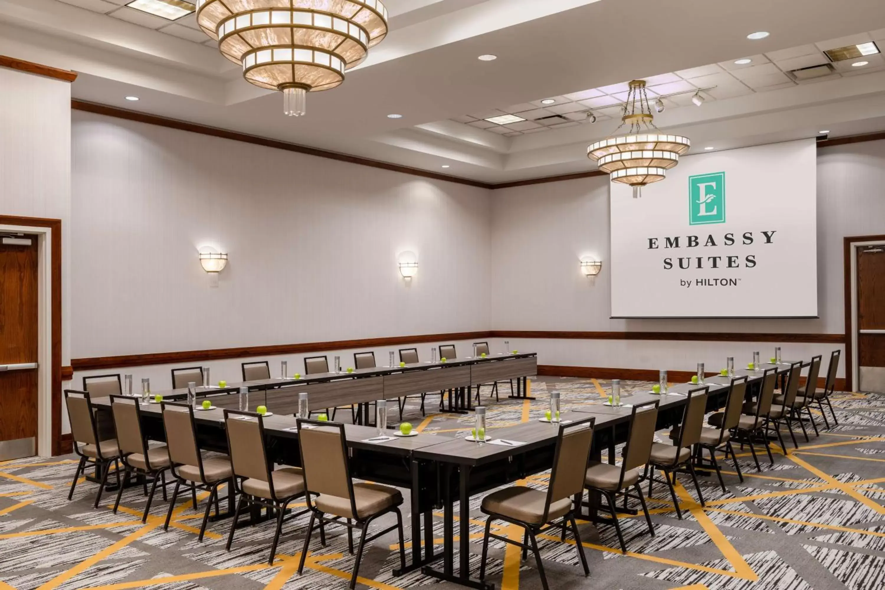 Meeting/conference room in Embassy Suites by Hilton Portland Airport