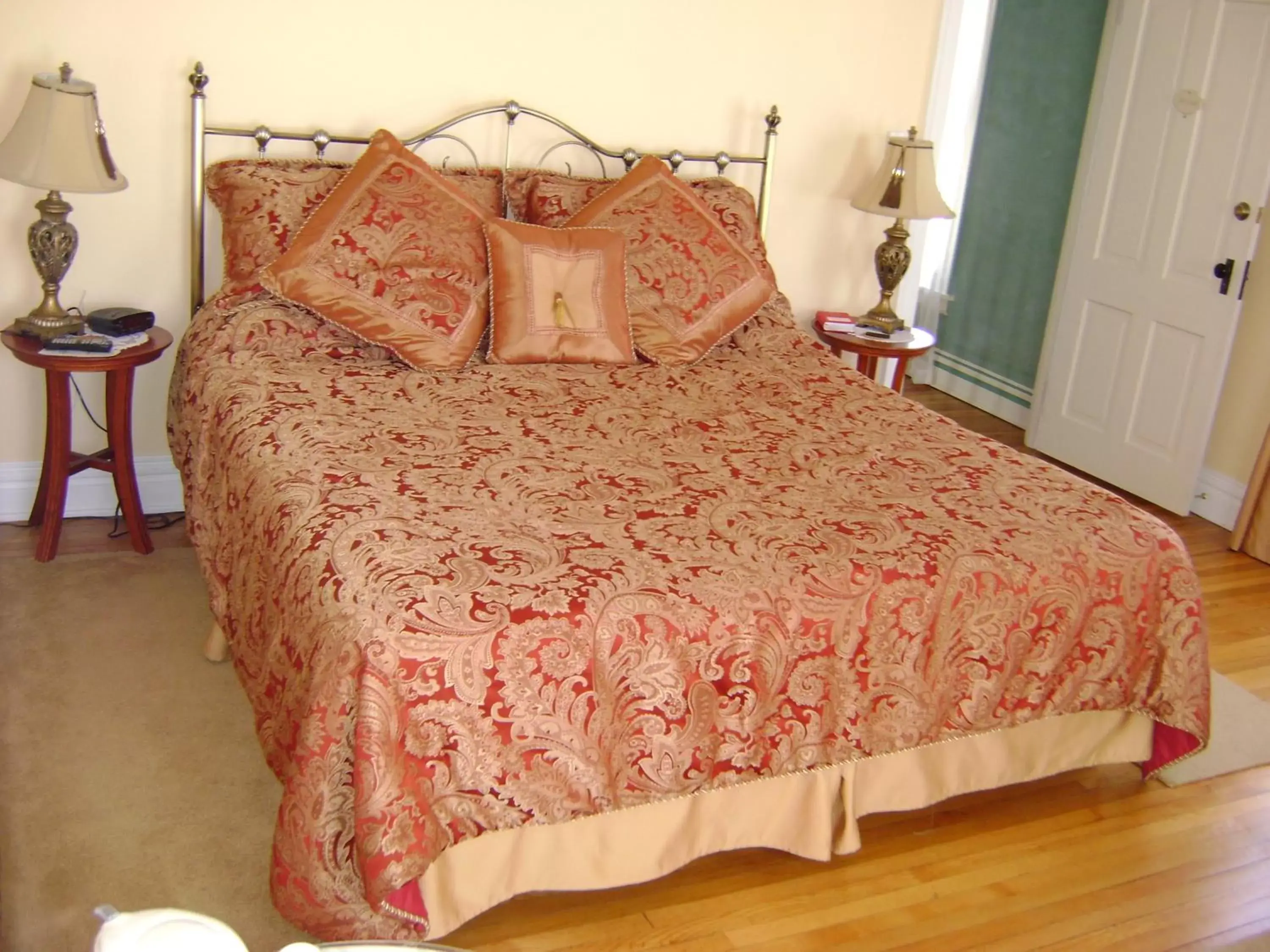 Bed in Four Creeks Bed&Breakfast