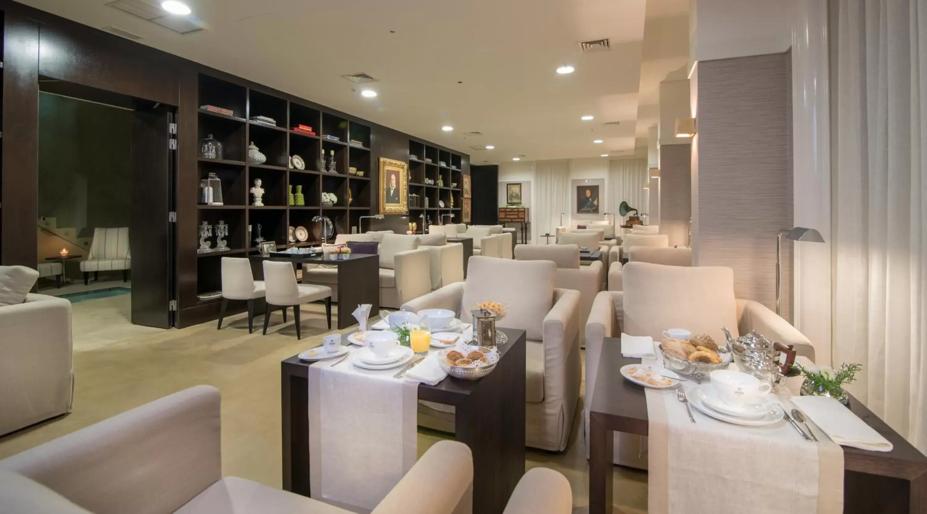 Lounge or bar, Restaurant/Places to Eat in Universal Boutique Hotel