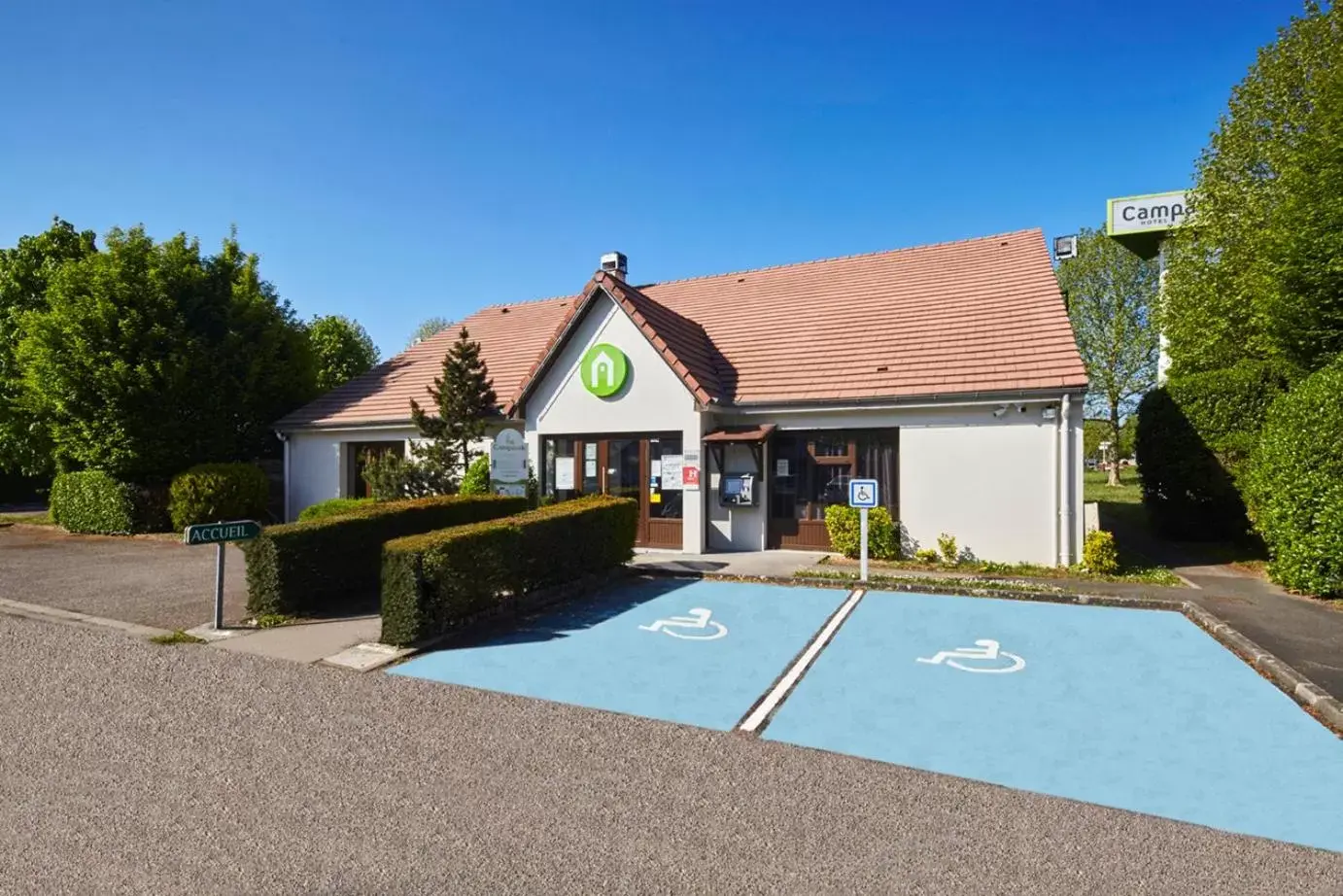 Facade/entrance, Property Building in Campanile Melun Sénart