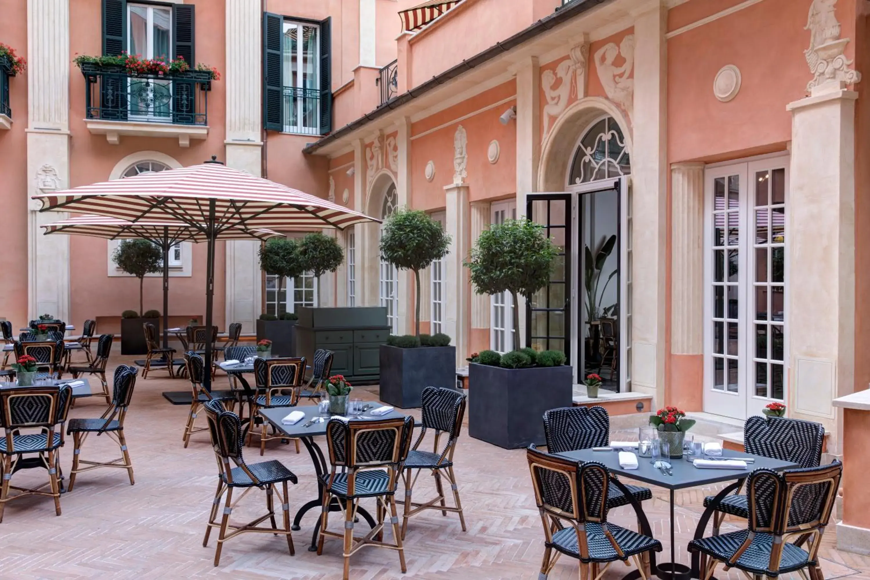 Patio, Restaurant/Places to Eat in Rocco Forte Hotel de la Ville