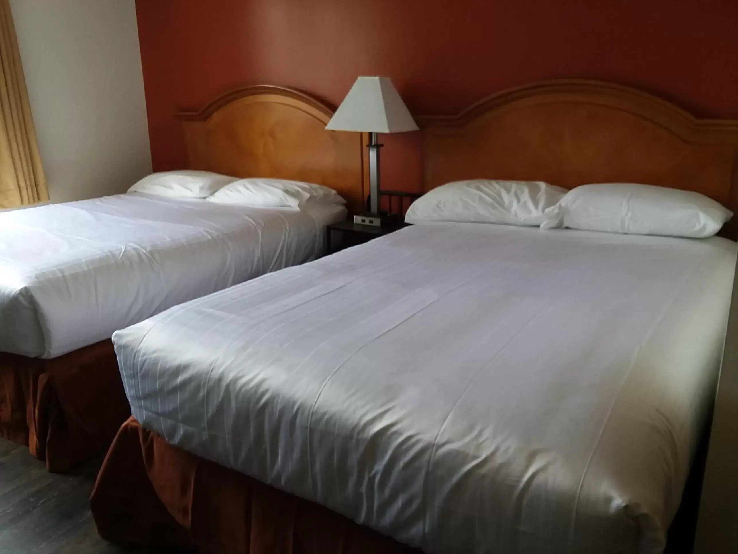 Bed in Best Lynnwood Inn