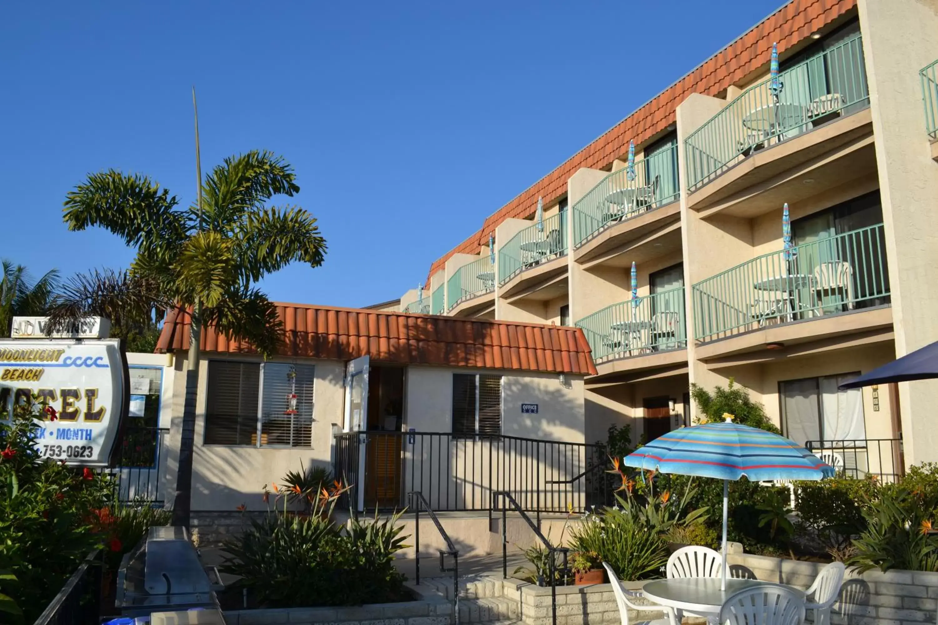 BBQ facilities in Moonlight Beach Motel