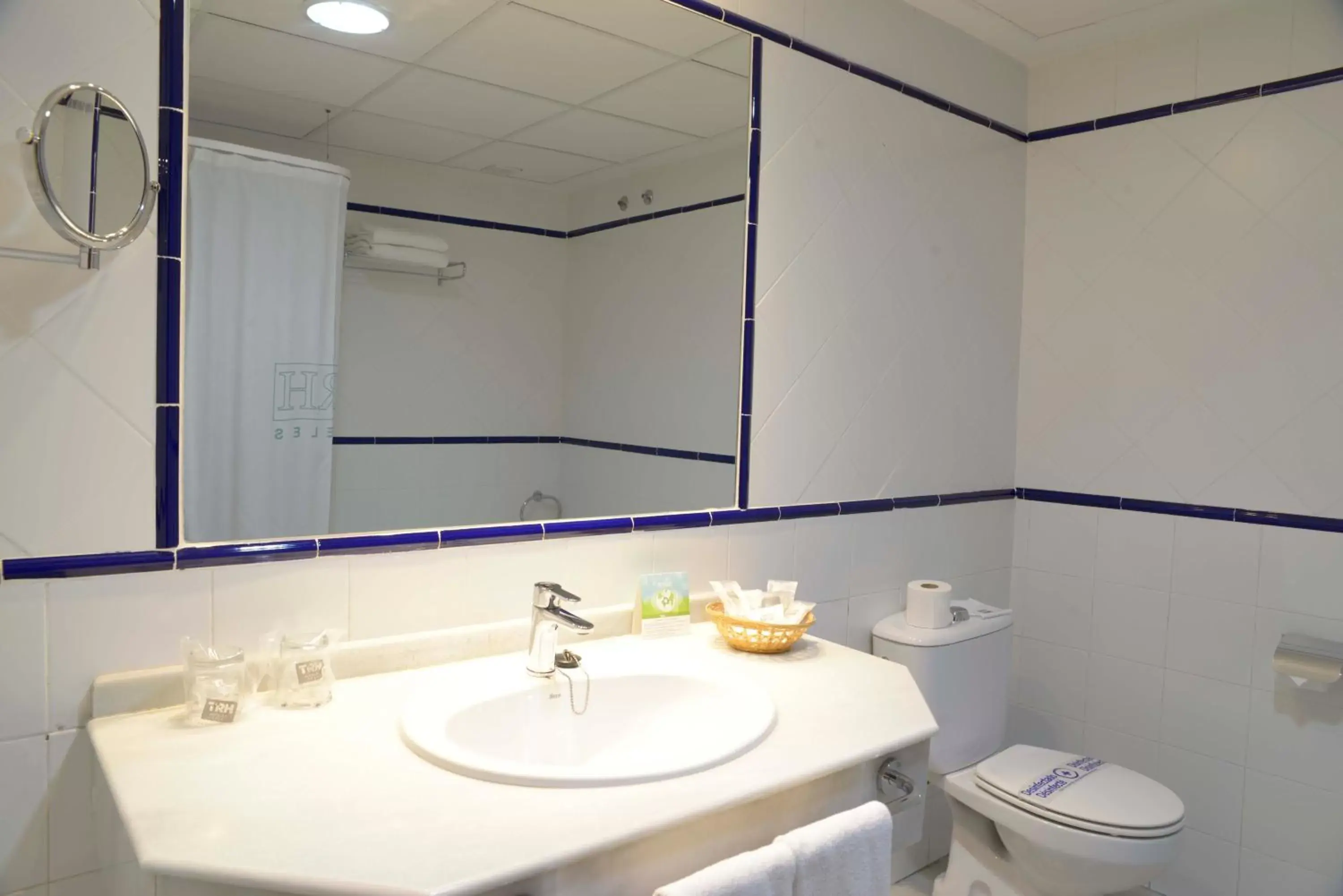 Photo of the whole room, Bathroom in TRH Ciudad de Baeza