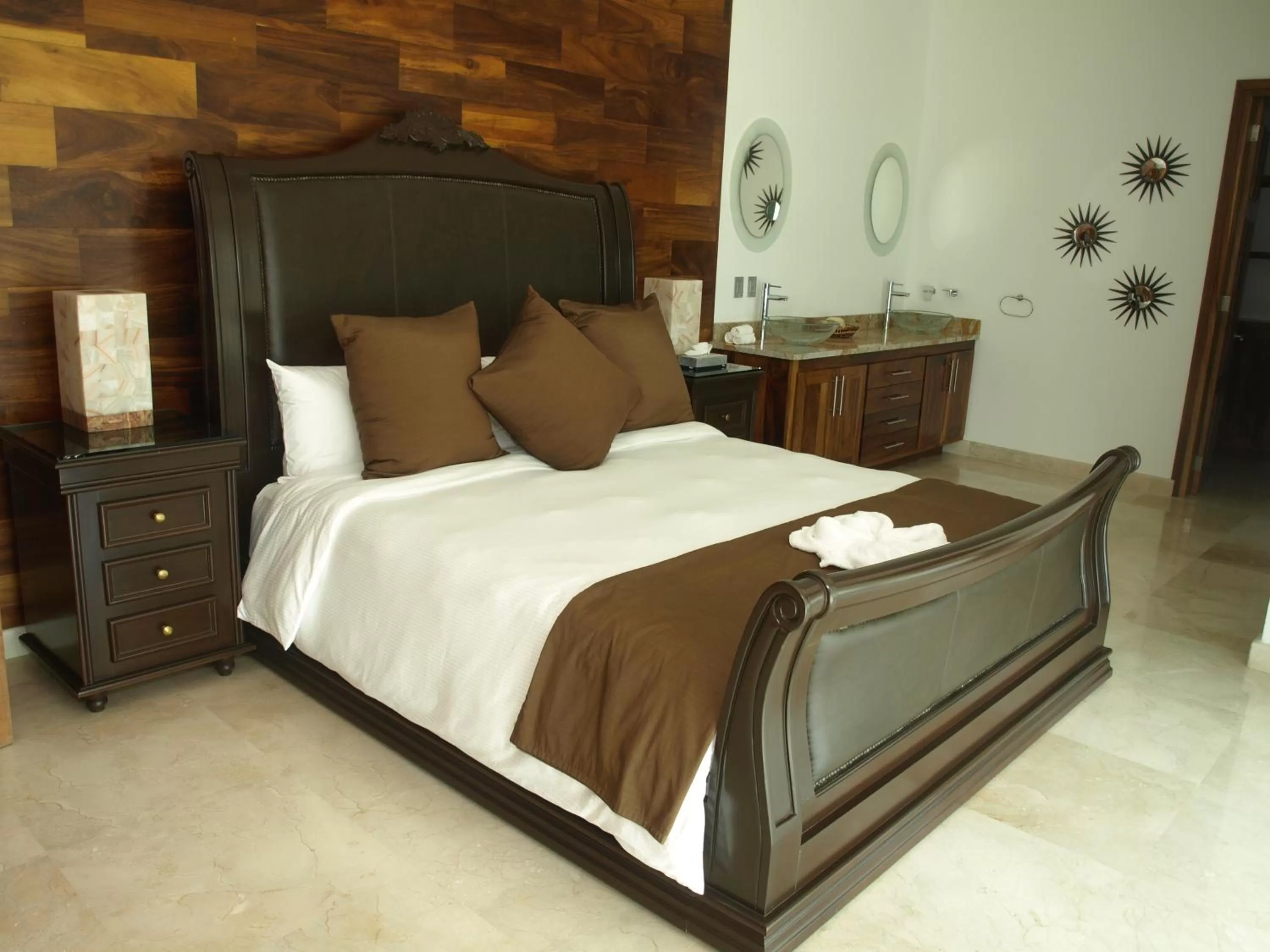 Photo of the whole room in Mondavi