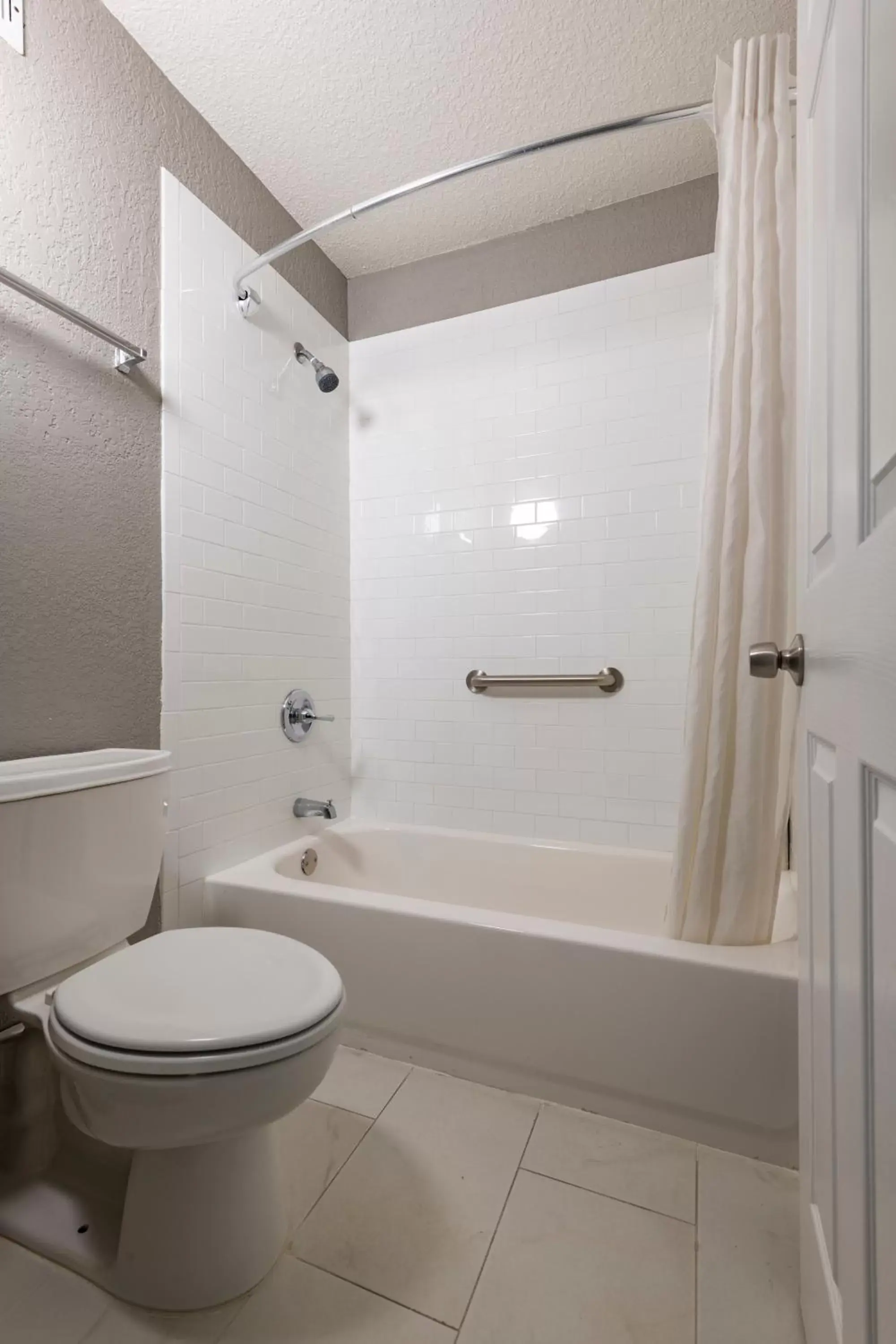 Bathroom in Hotel Monreale Express International Drive Orlando
