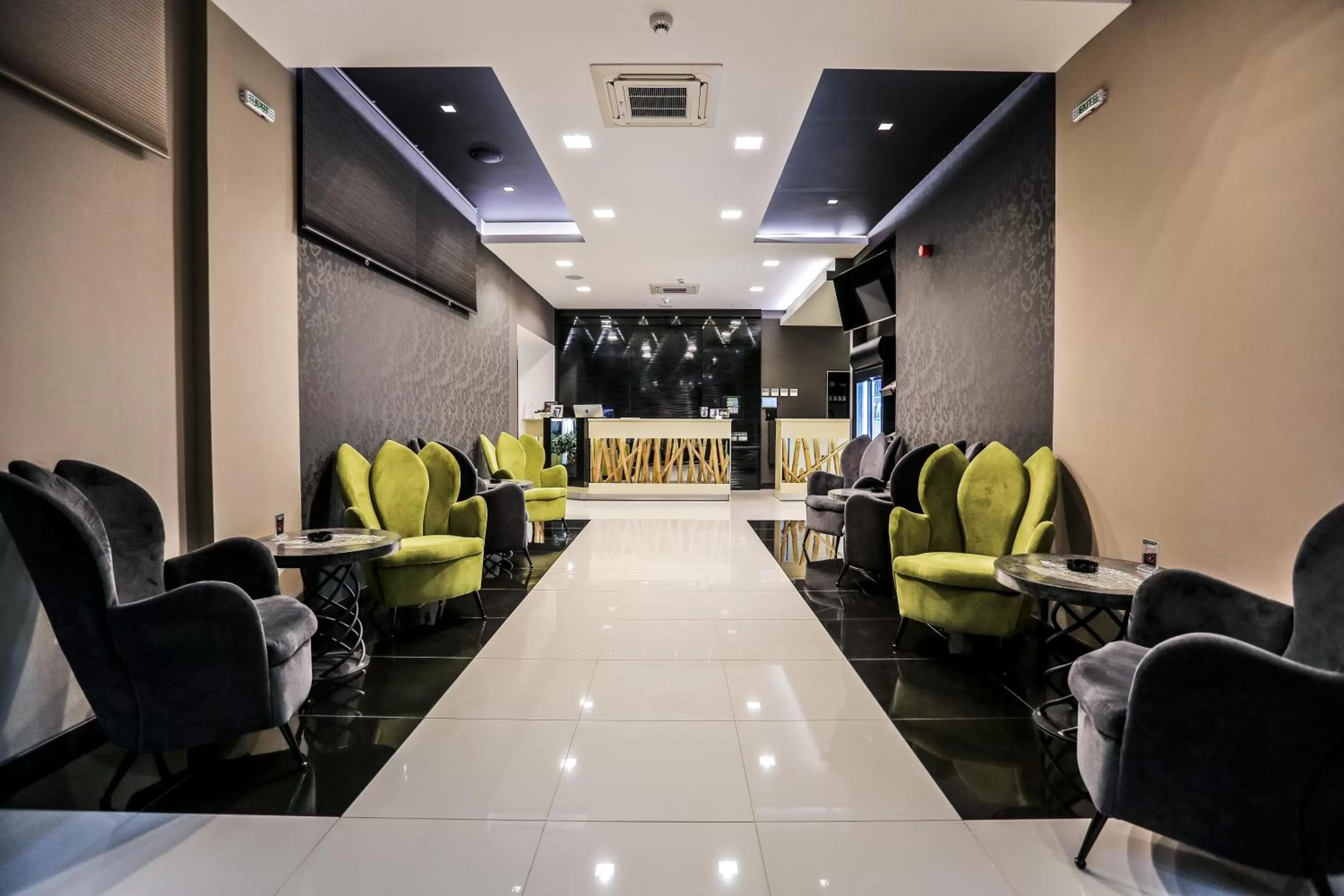 Lobby or reception in Garni Hotel Zen free parking
