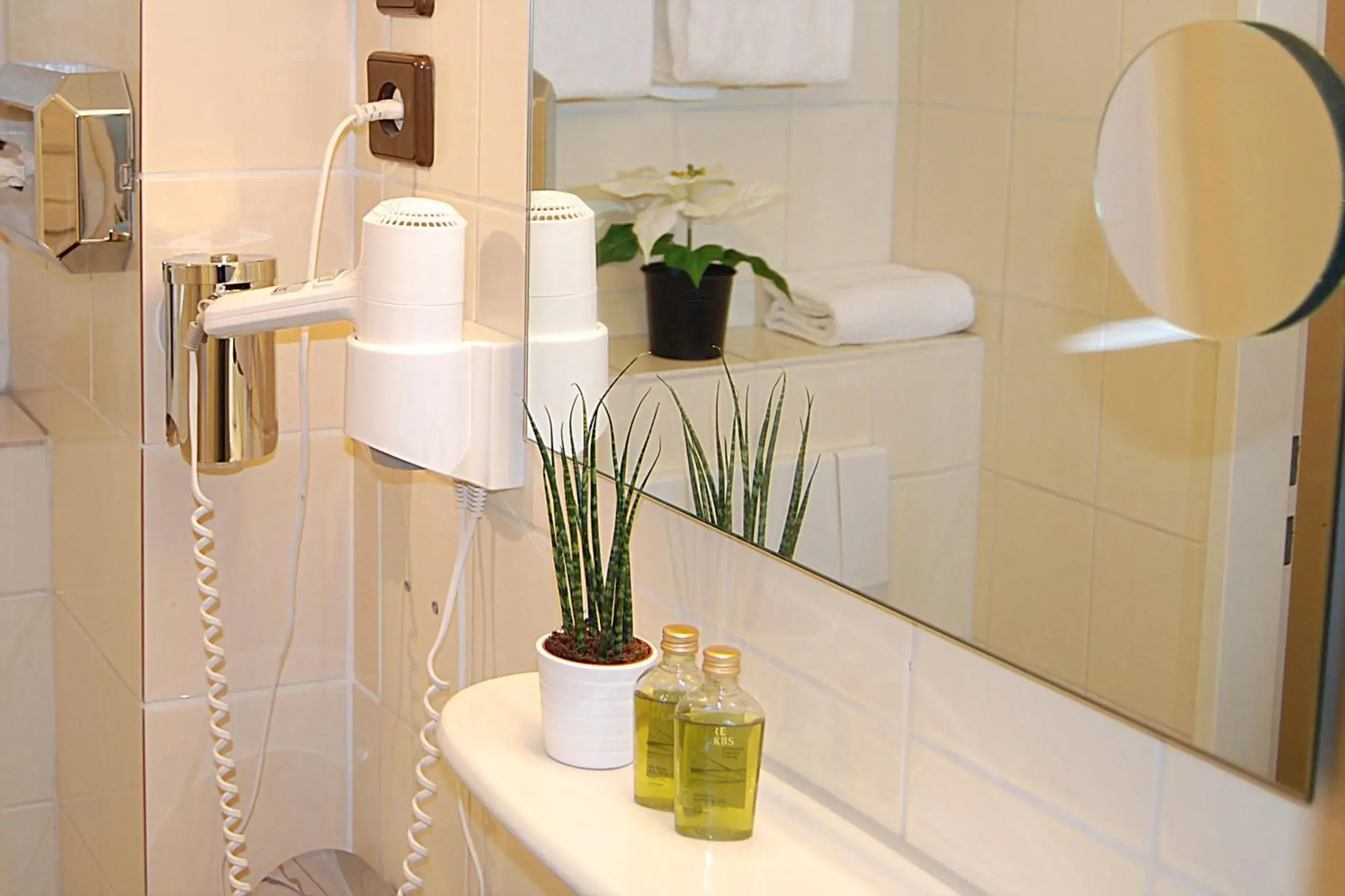 Bathroom in Hotel Krone Aachen | City-Eurogress