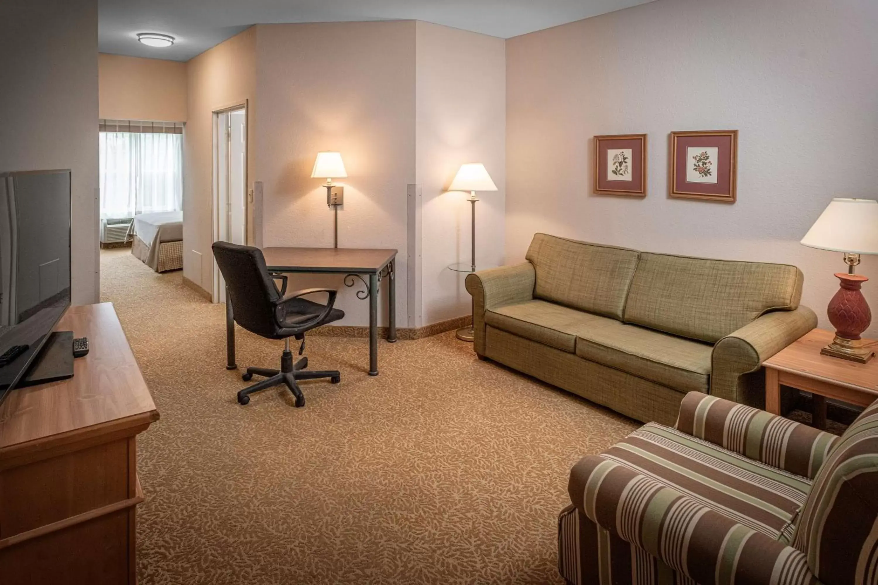 Photo of the whole room, Seating Area in Country Inn & Suites by Radisson, Beckley, WV