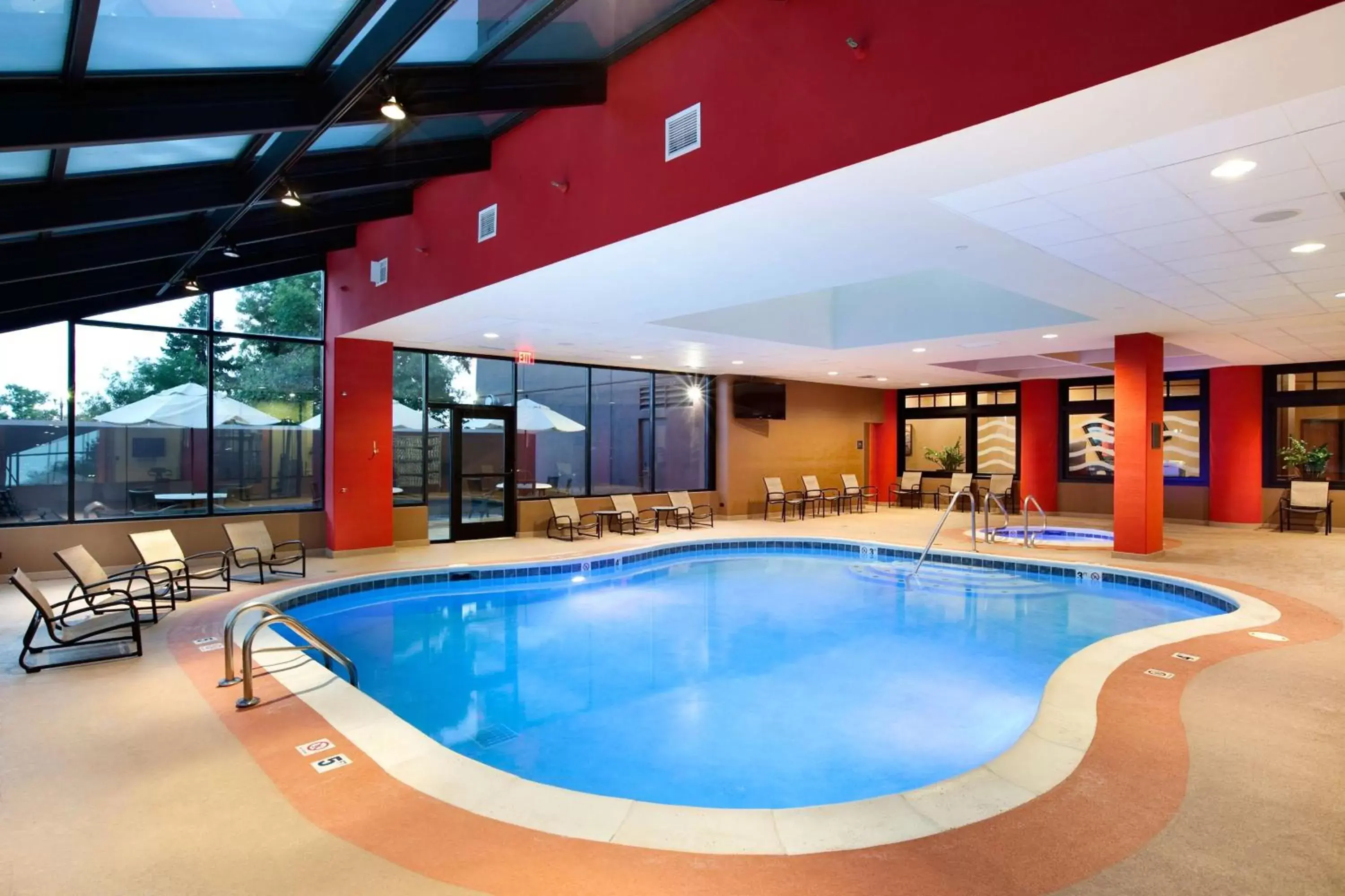 Pool view, Swimming Pool in Hilton Suites Chicago/Oakbrook Terrace