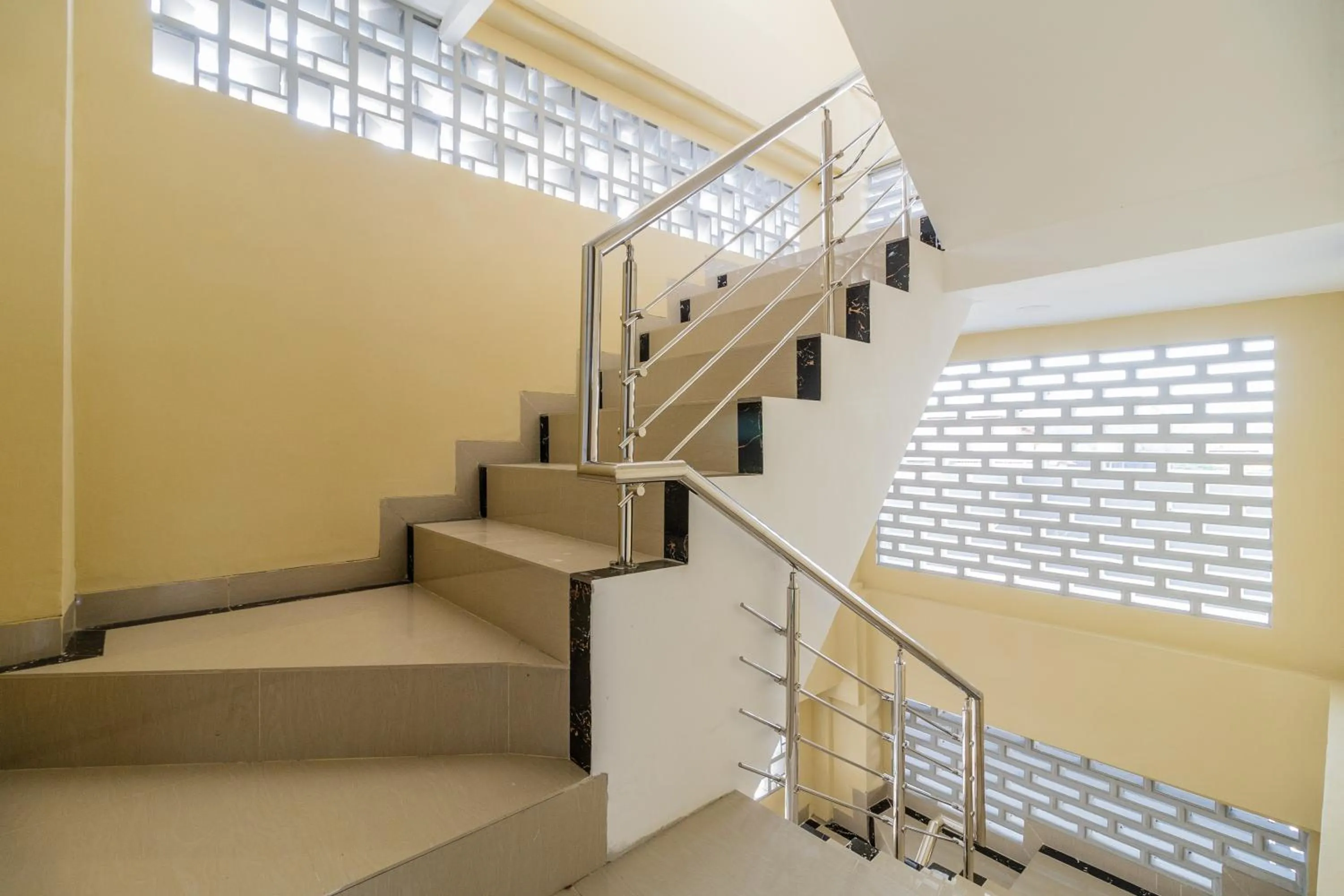 Area and facilities in RedDoorz near Plaza Atrium Senen