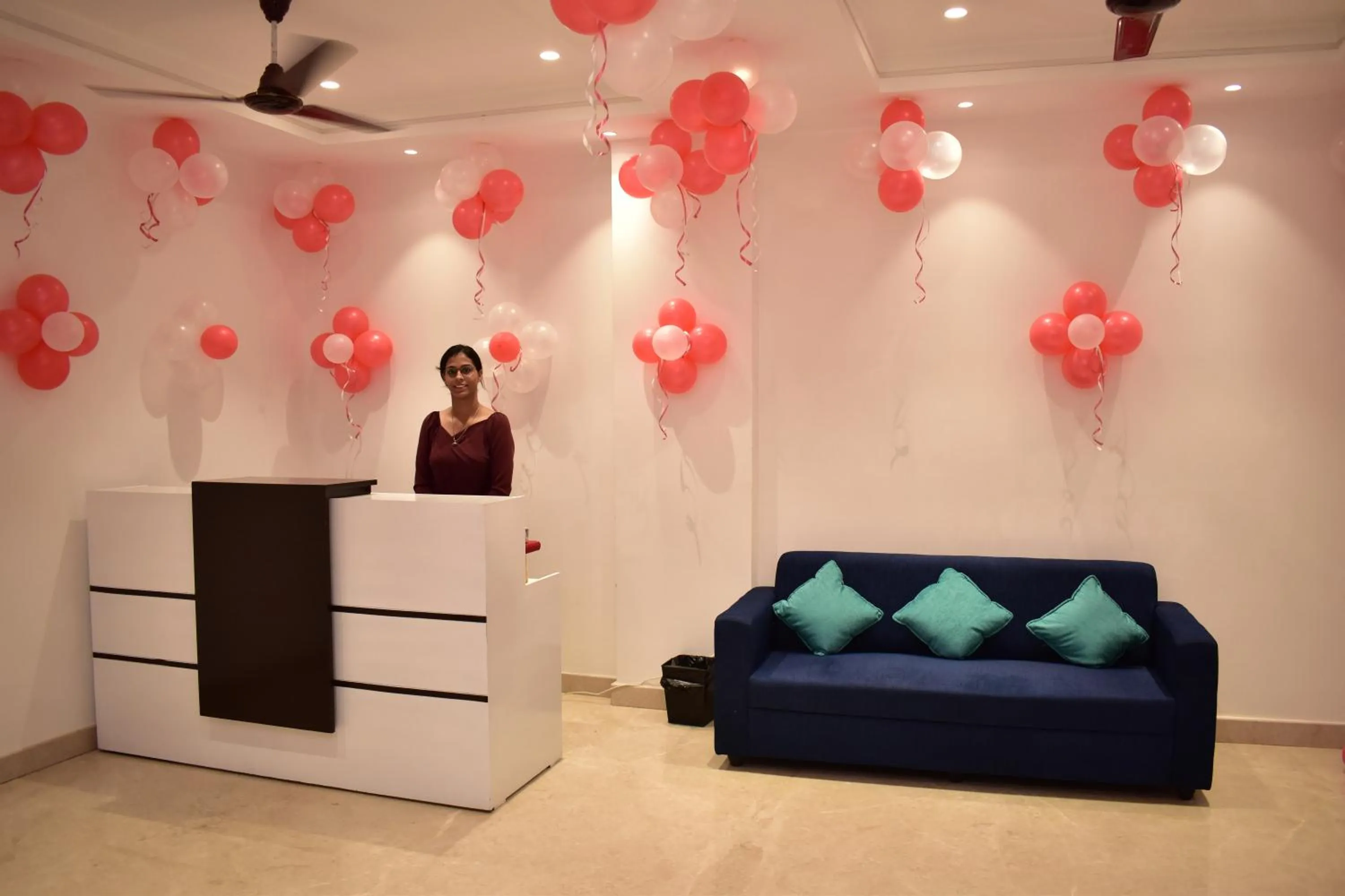 People in Qotel Comfort Ashok Vihar - Near Delhi University