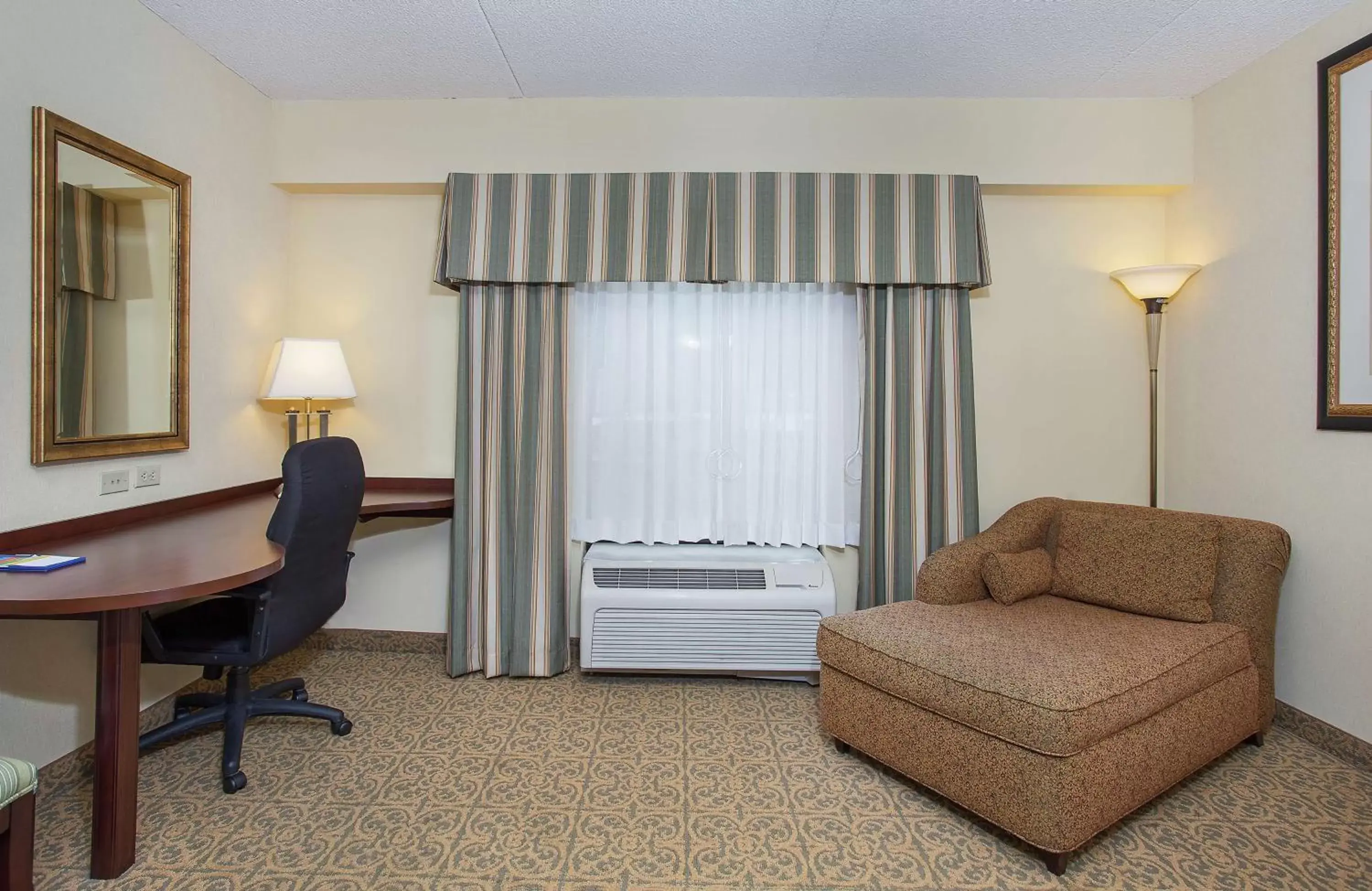 Bedroom, Seating Area in Hampton Inn Pikeville