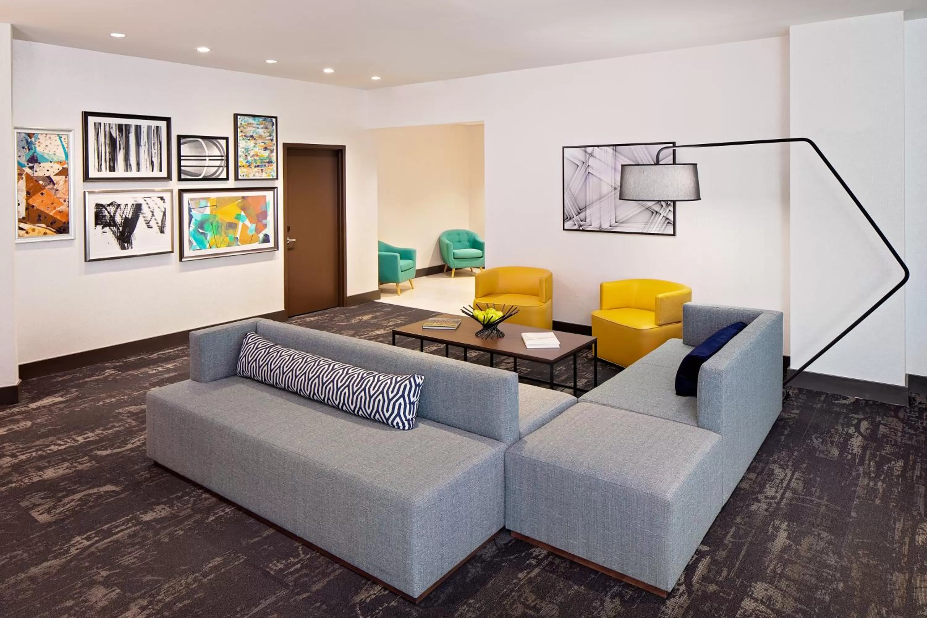 Communal lounge/ TV room in Hyatt Place Florence Downtown