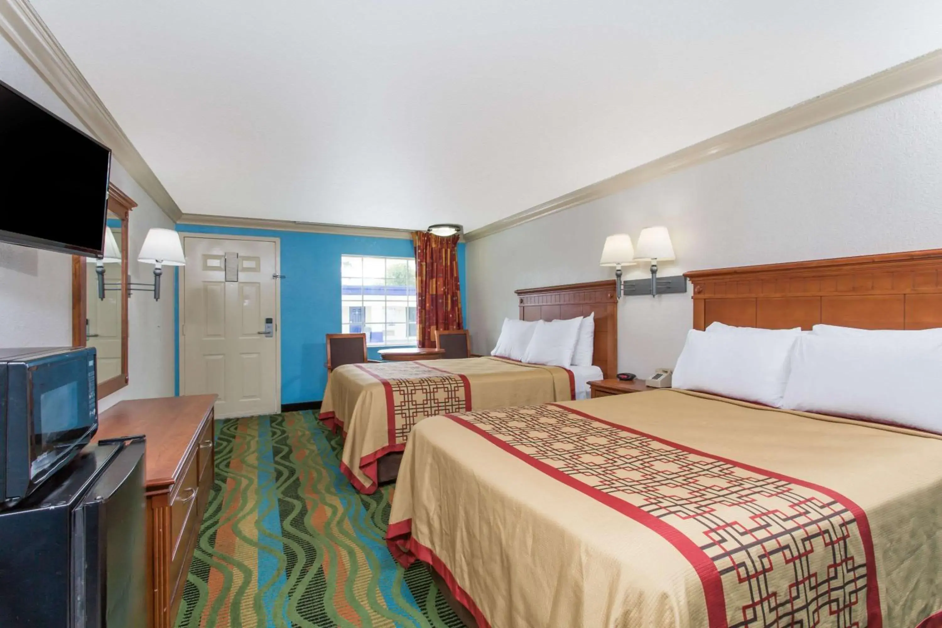 Photo of the whole room, Bed in Days Inn by Wyndham Virginia Beach Town Center