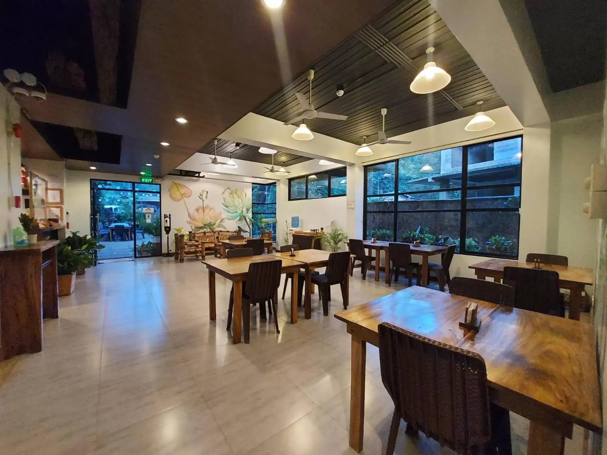 Dining area, Restaurant/Places to Eat in Acacia Garden Inn