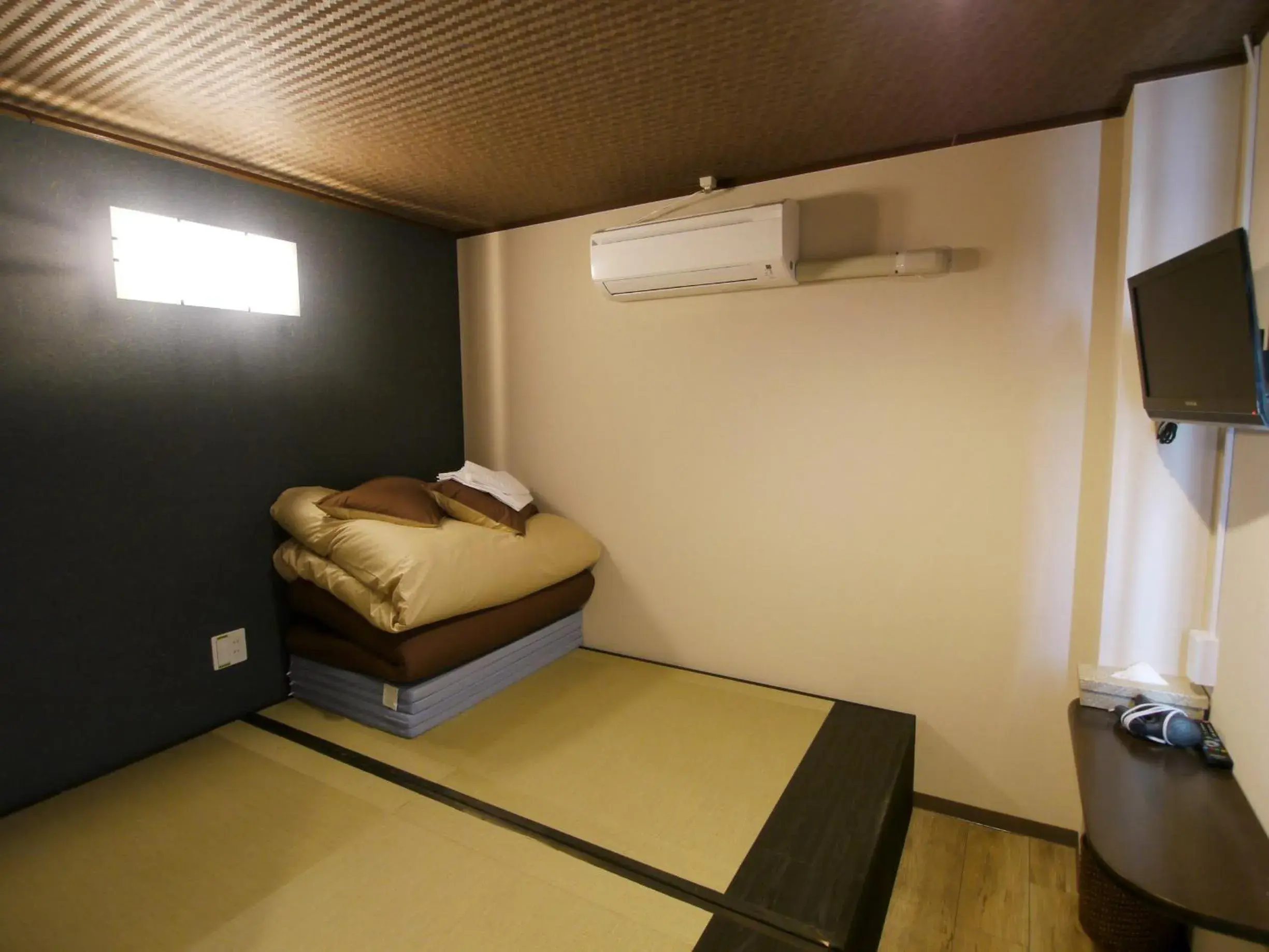 Photo of the whole room, Bed in Fukuoka Hana Hostel