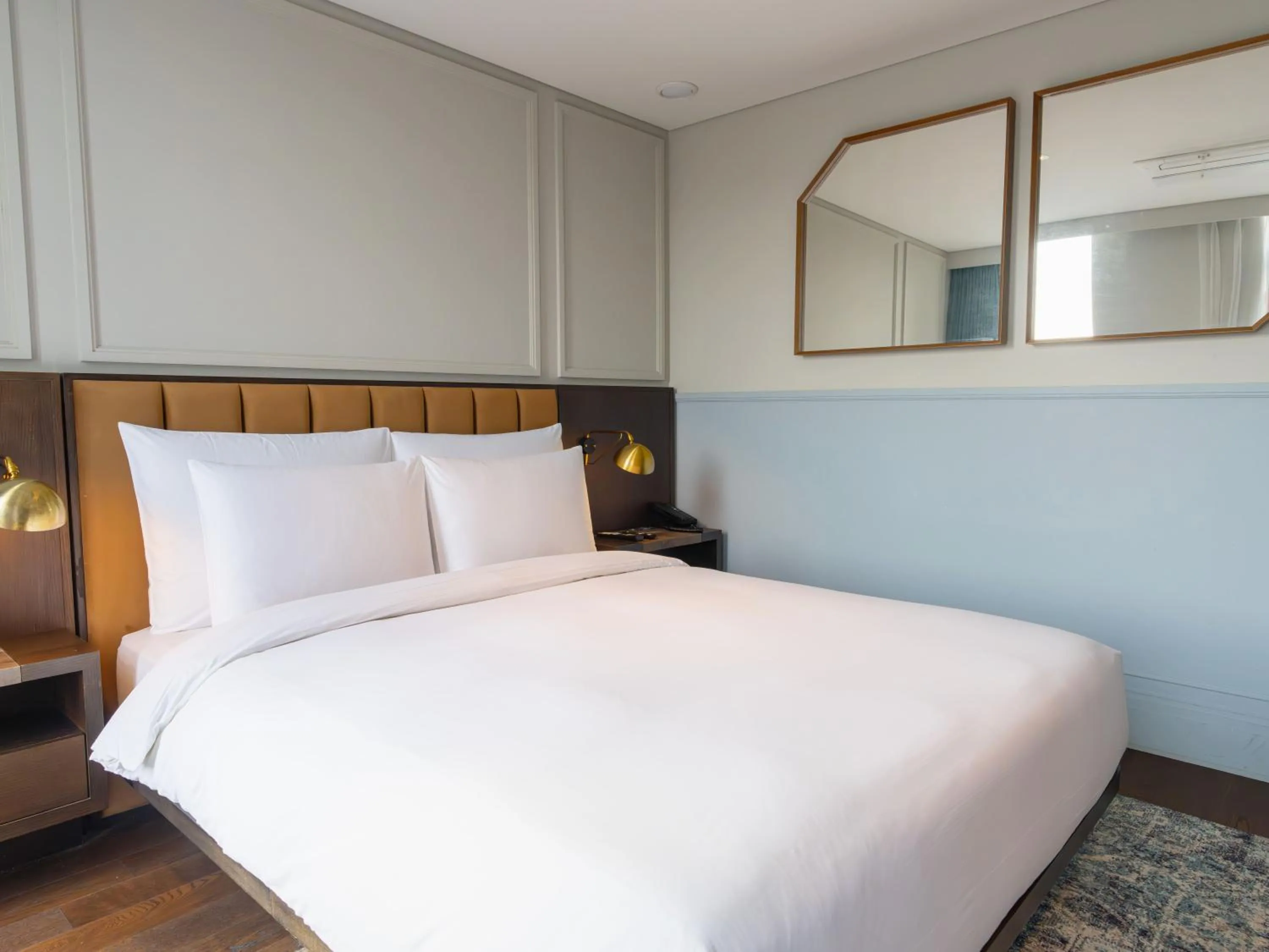 Bedroom, Bed in Hotel Crescendo Seoul