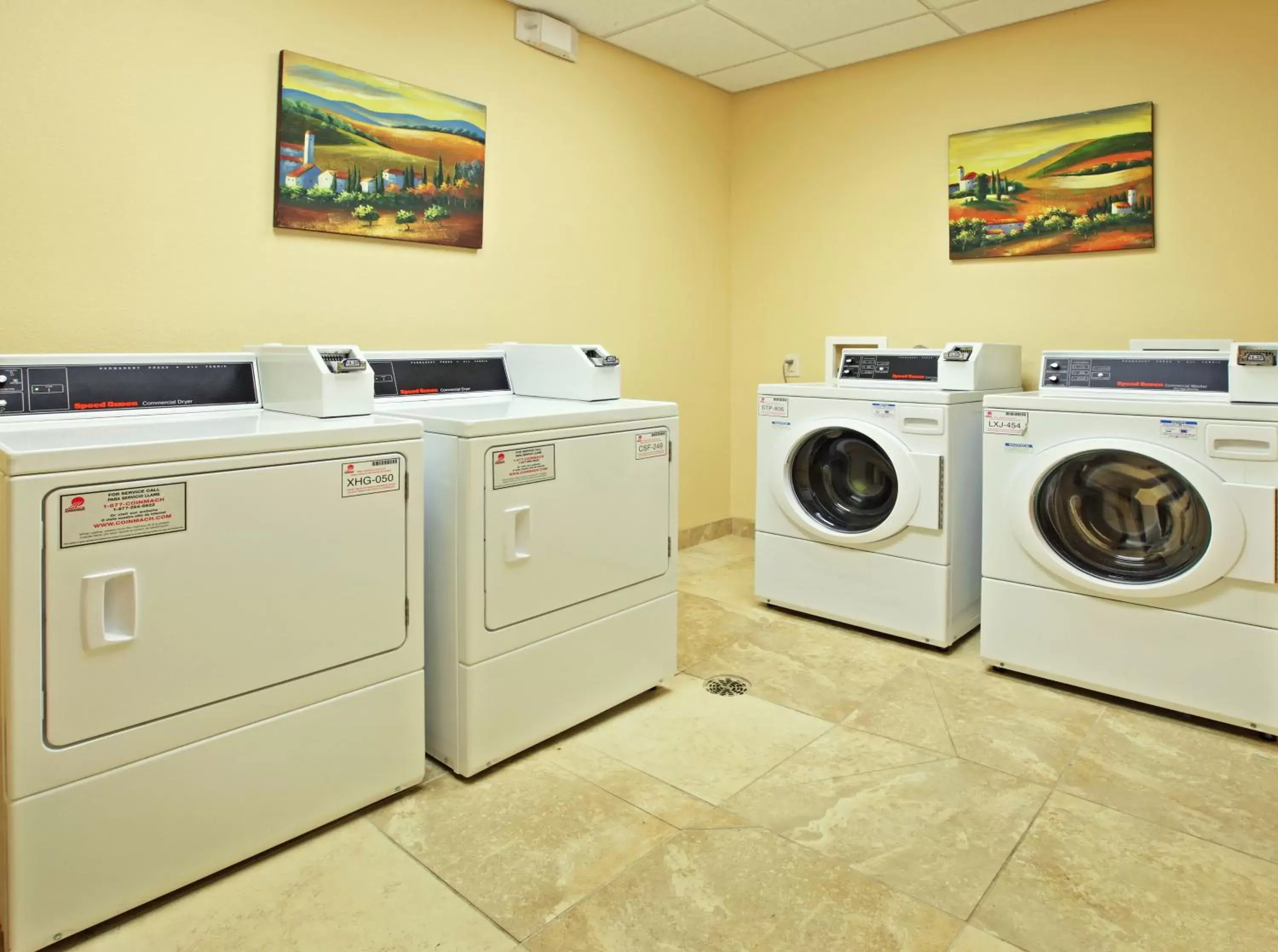 Other, Kitchen/Kitchenette in Holiday Inn Express Hotel & Suites Marshall, an IHG Hotel