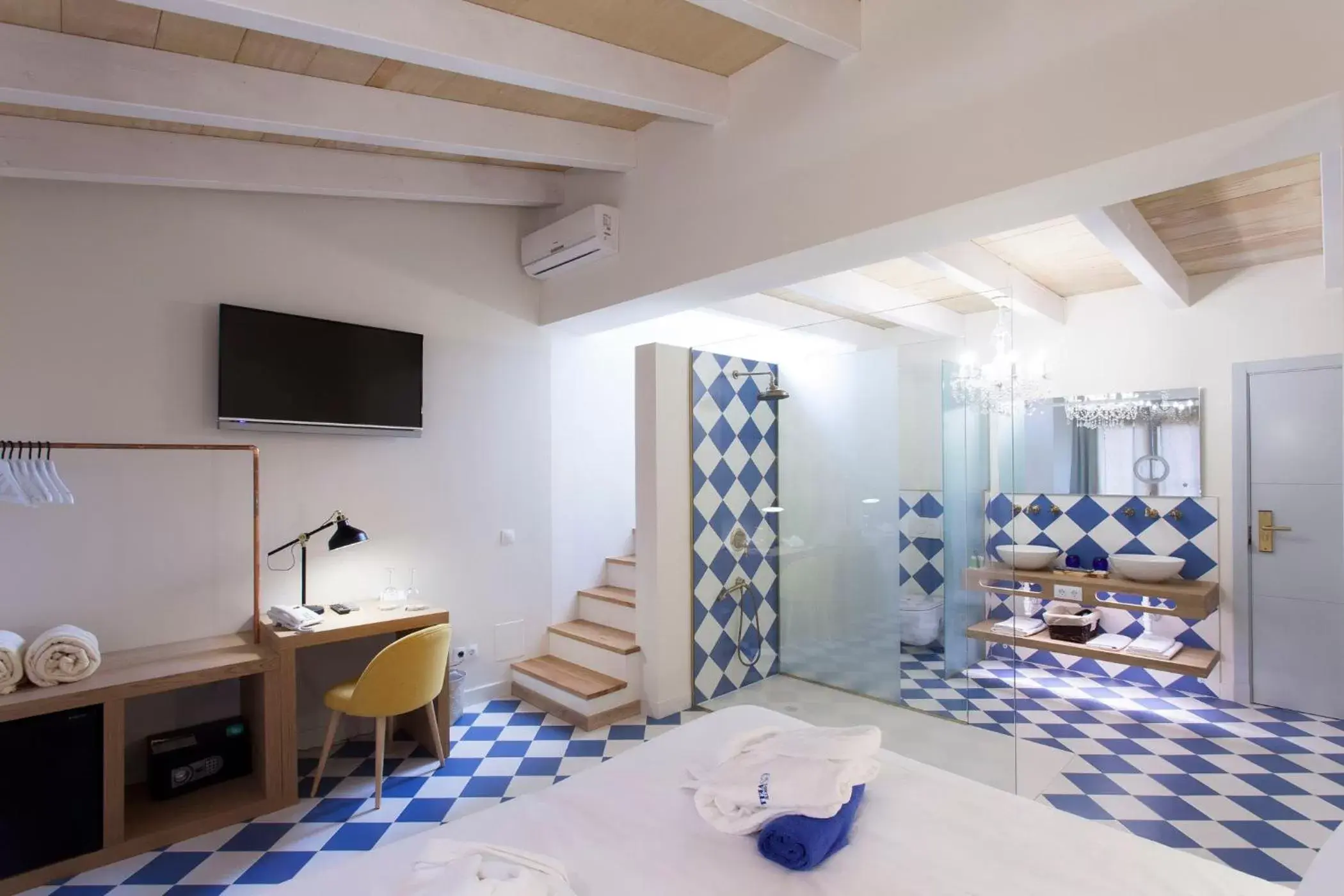 Bedroom, TV/Entertainment Center in Es Corte Vell - Adults Only