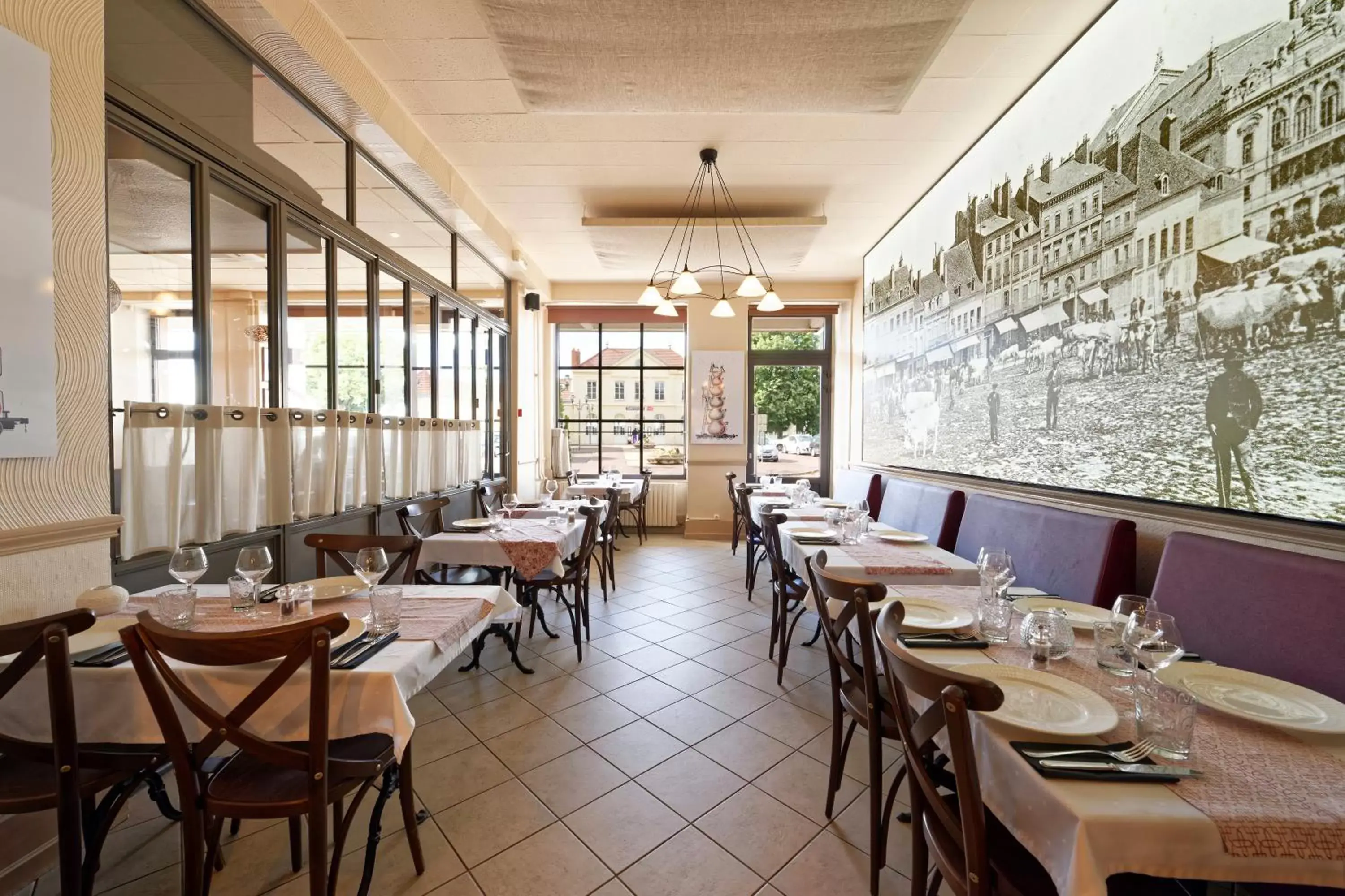 Restaurant/Places to Eat in Logis Hôtel Du Commerce