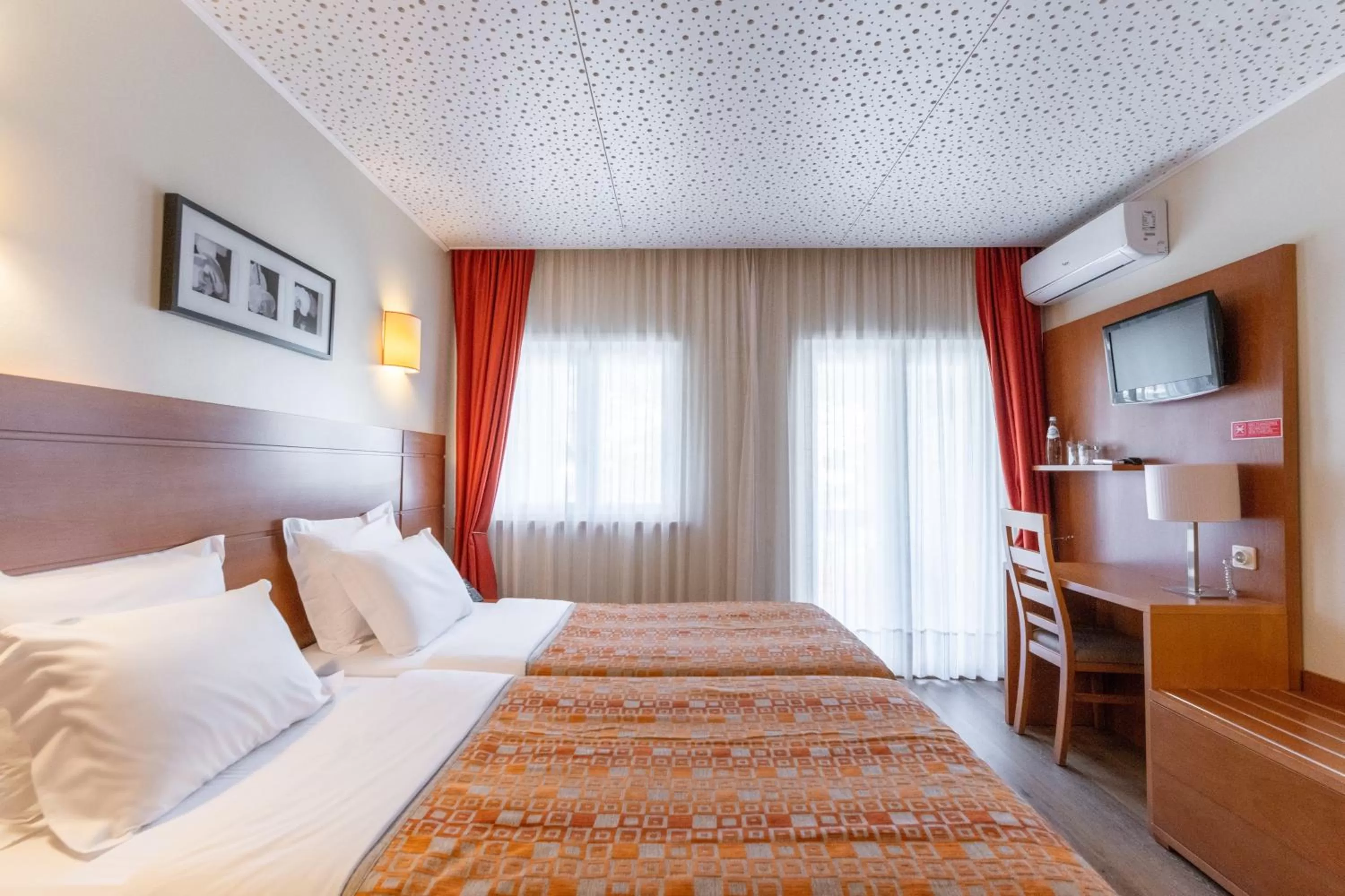 Superior Twin Room with City View in Hotel Berne
