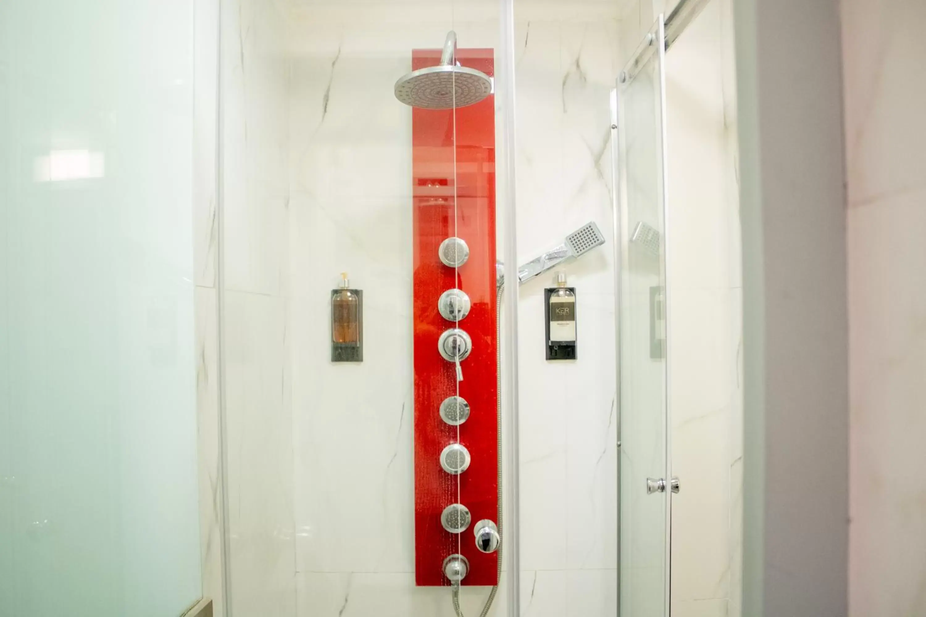 Spa and wellness centre/facilities, Bathroom in Ker Recoleta Hotel