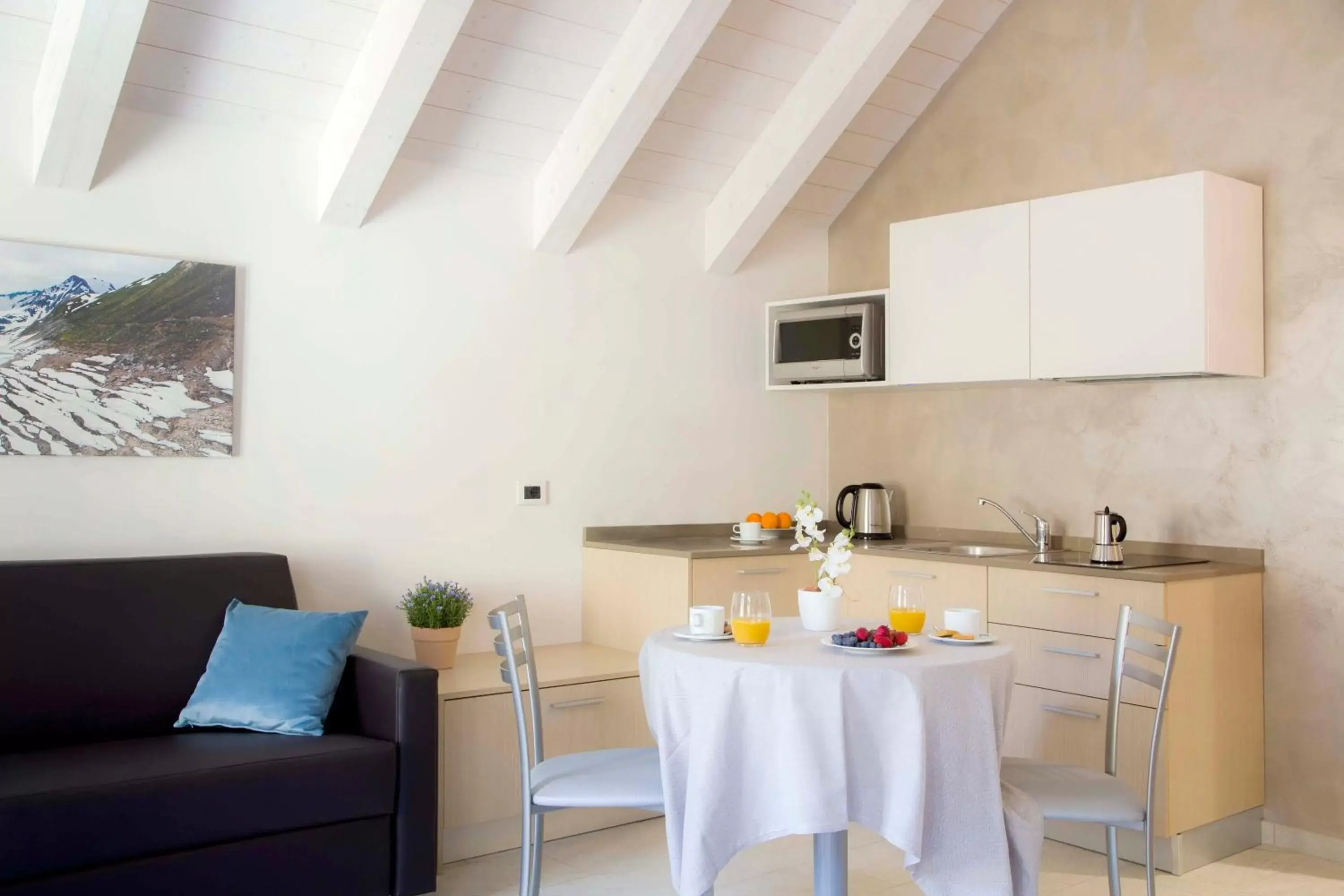 Kitchen/Kitchenette in Domus Residence