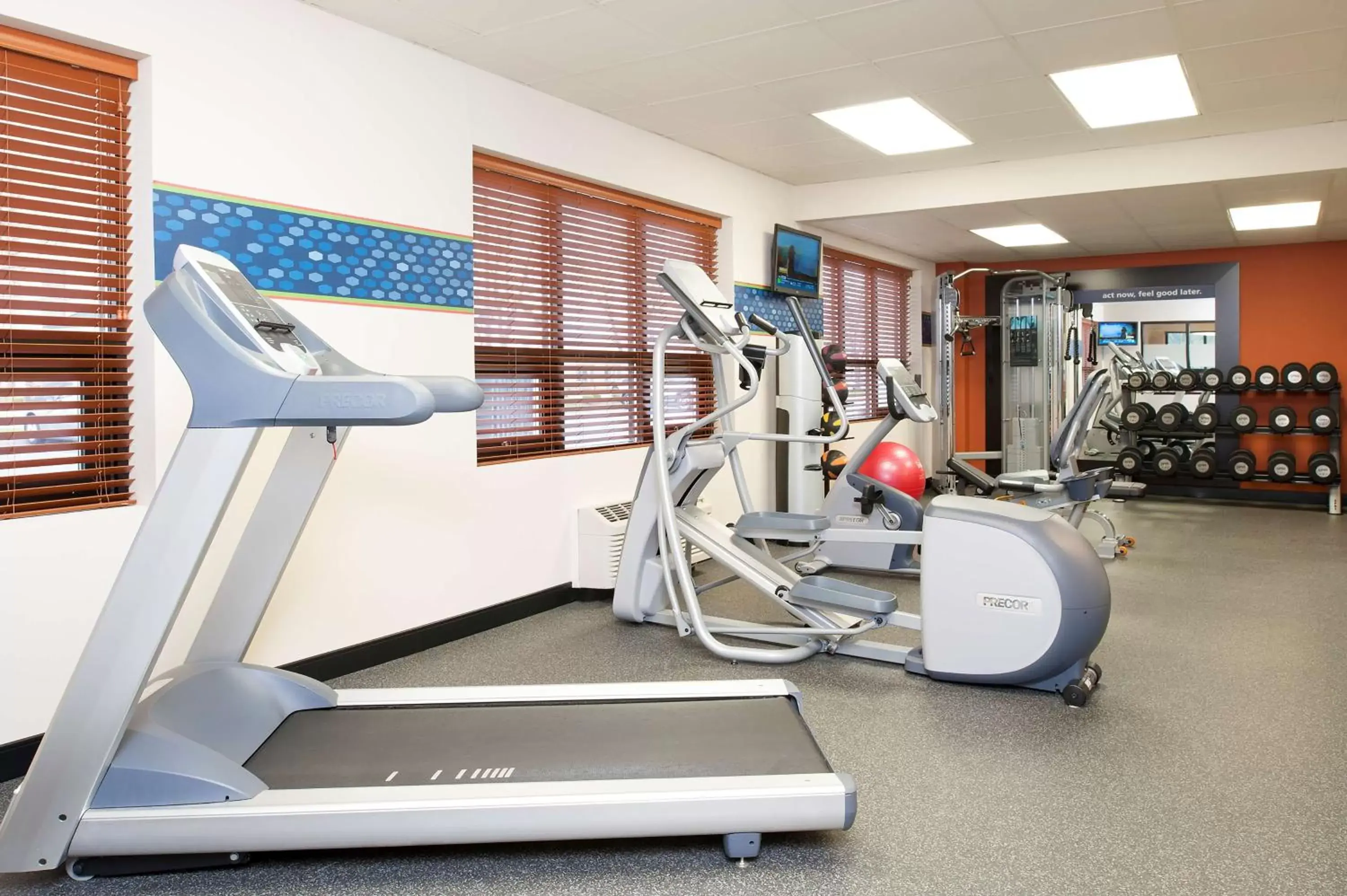 Fitness centre/facilities, Fitness Center/Facilities in Hampton Inn Columbus/Taylorsville