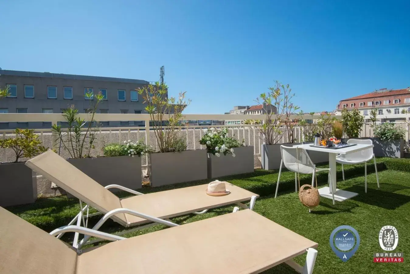 Patio in Novotel Marseille Centre Prado Vélodrome