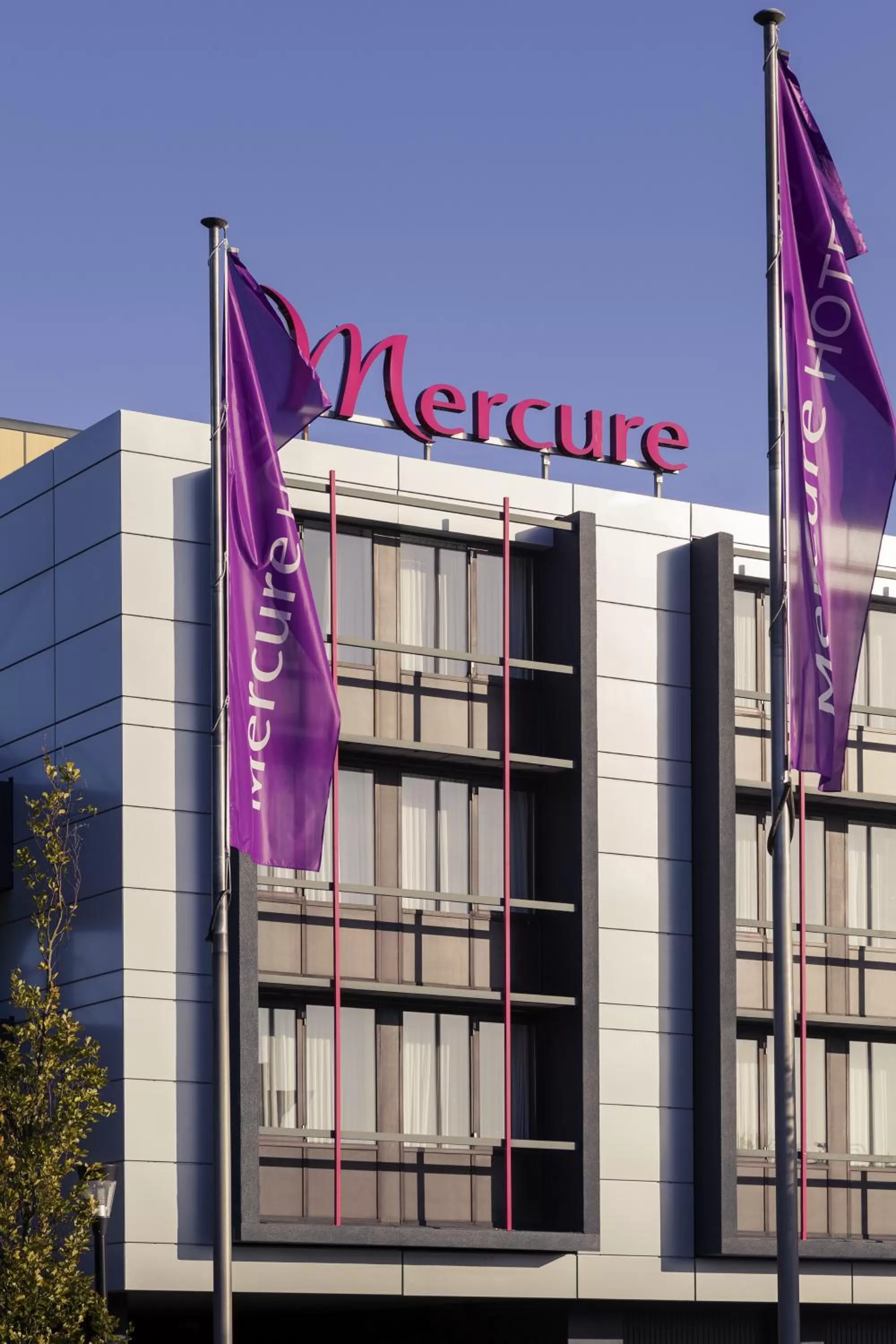 Facade/entrance in Mercure Hotel Groningen Martiniplaza
