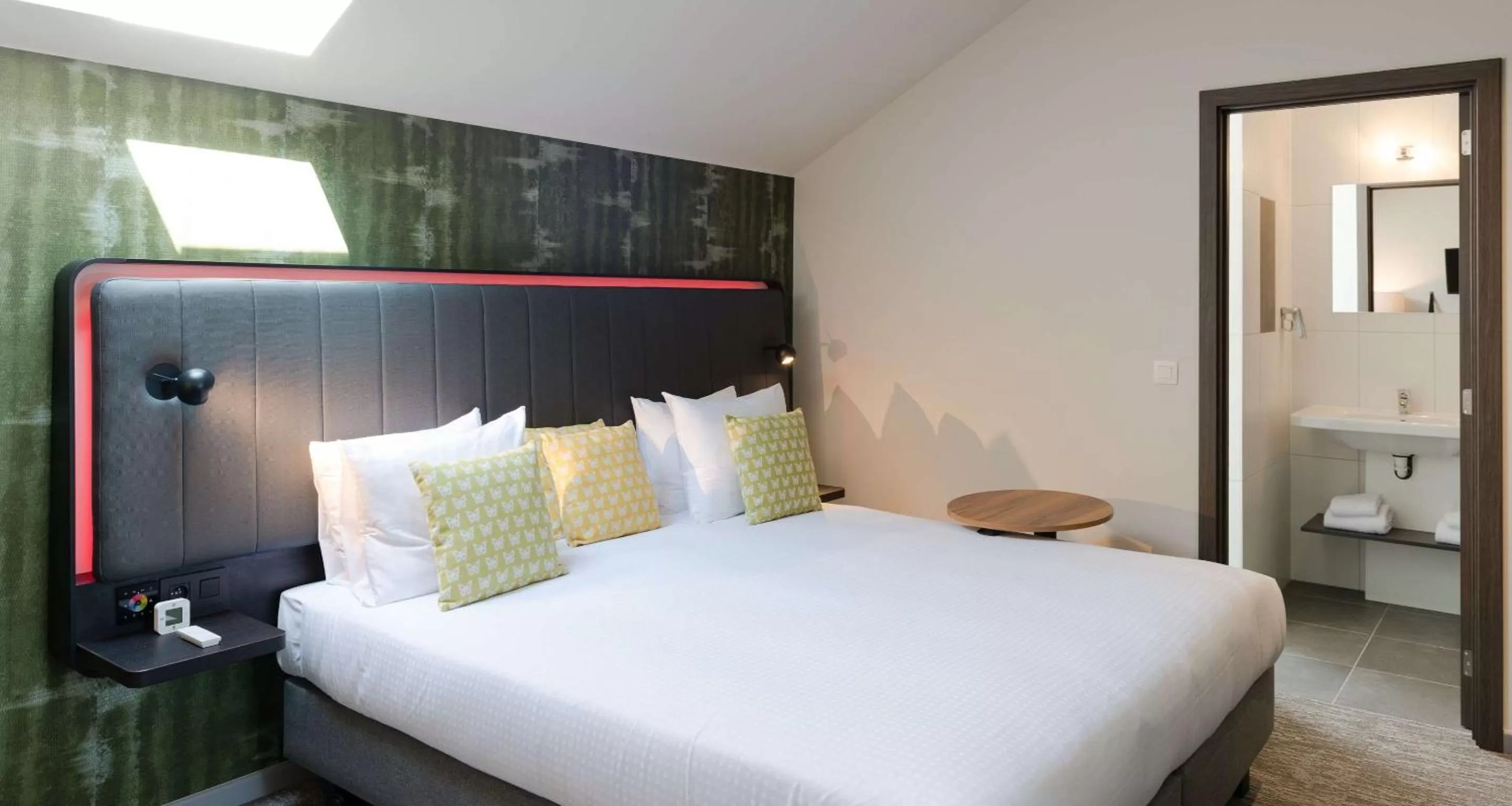 Photo of the whole room, Bed in Best Western Hotel Wavre