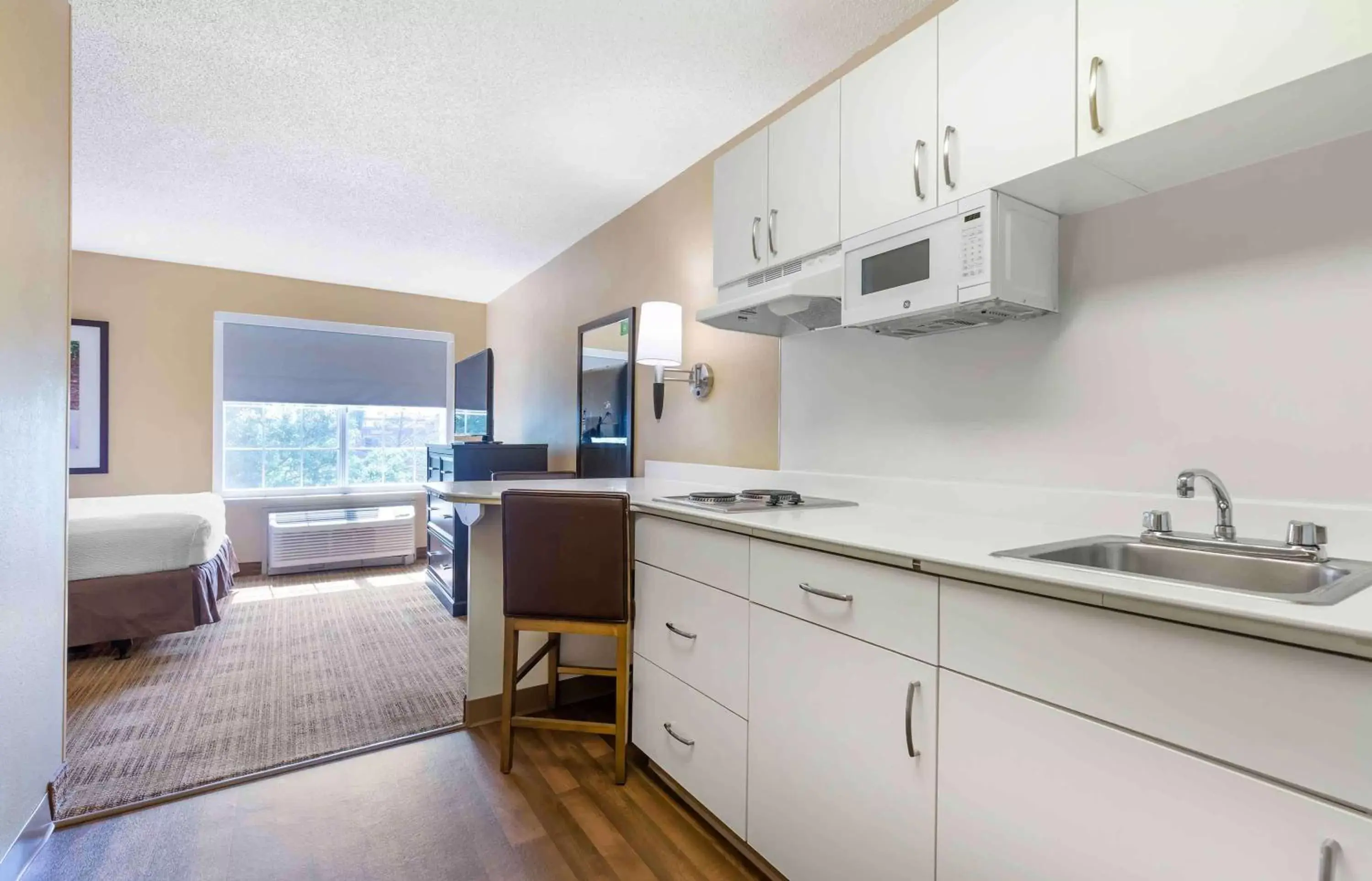 Bedroom, Kitchen/Kitchenette in Extended Stay America Suites - Washington, DC - Tysons Corner