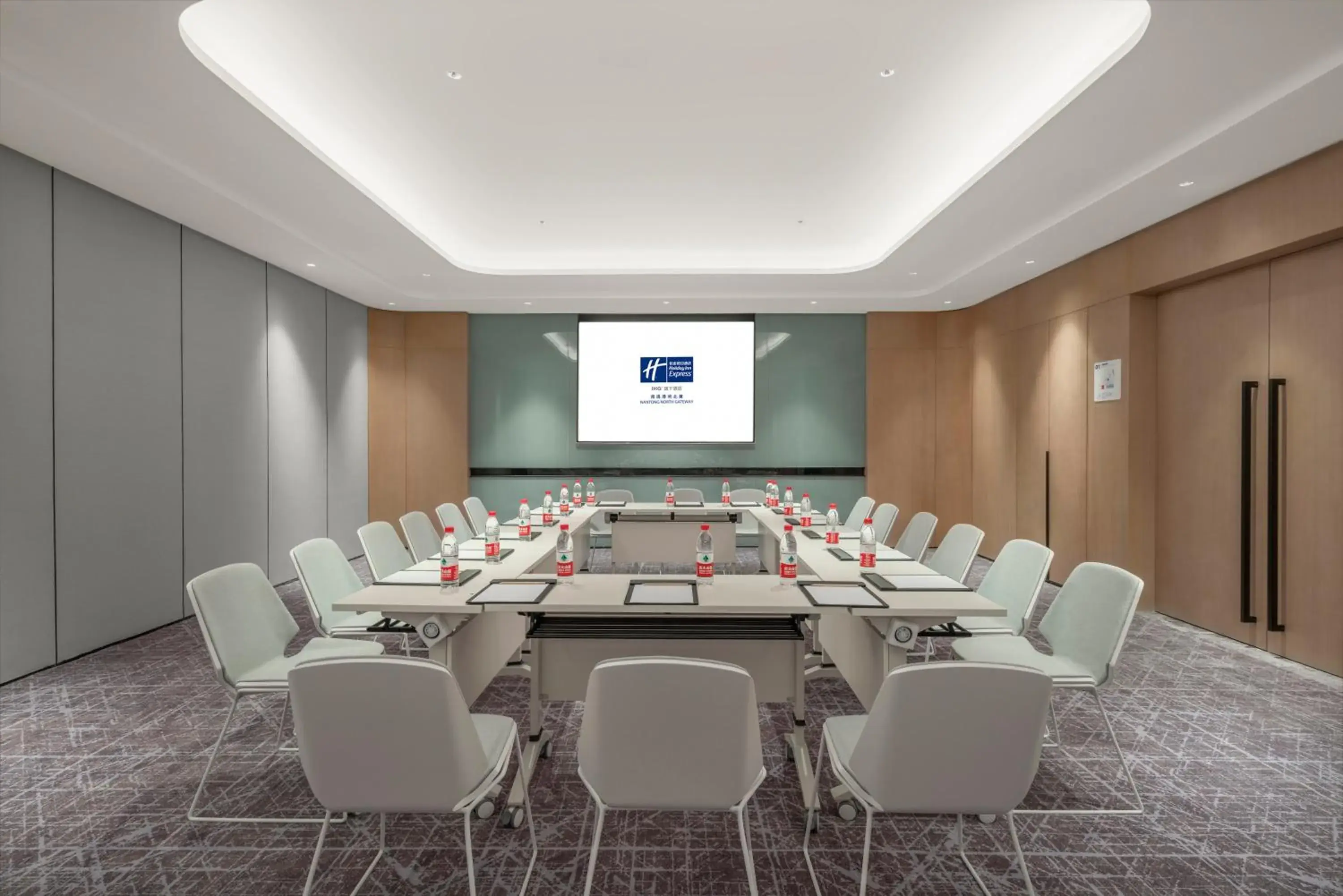 Meeting/conference room in Holiday Inn Express Nantong North Gateway, an IHG Hotel