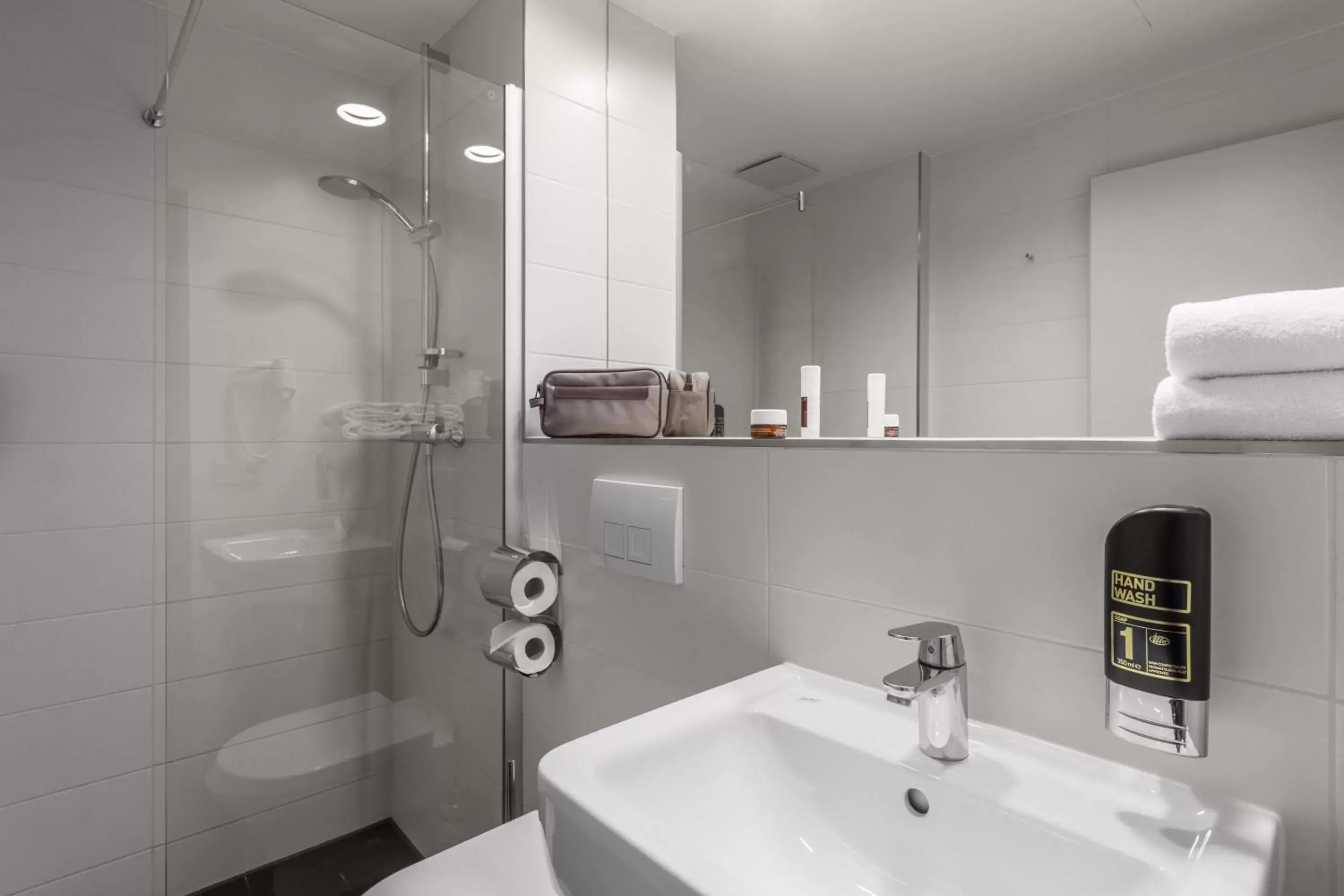 Photo of the whole room, Bathroom in Serways Hotel Bruchsal West