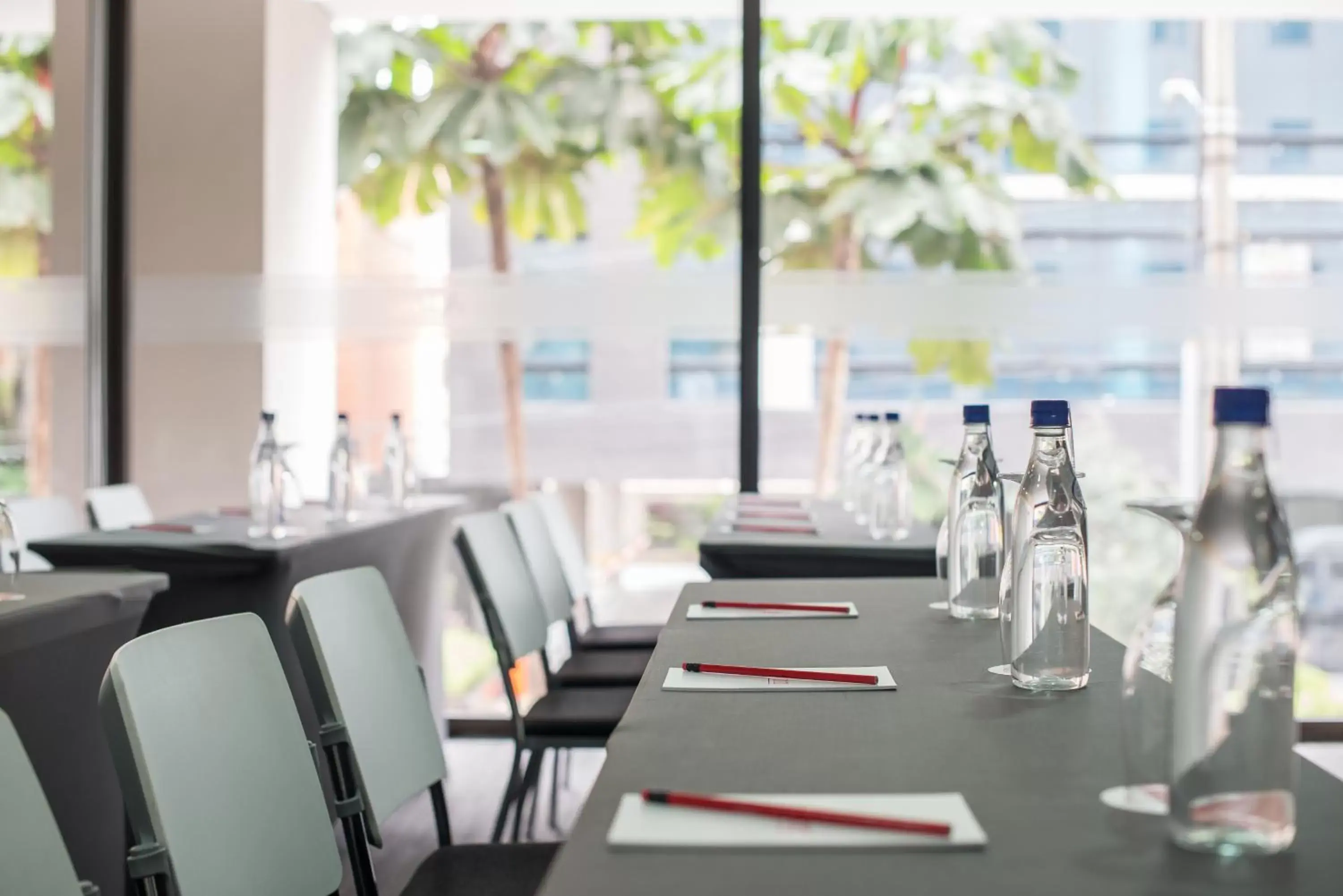 Meeting/conference room, Restaurant/Places to Eat in Novotel Bogota Parque 93