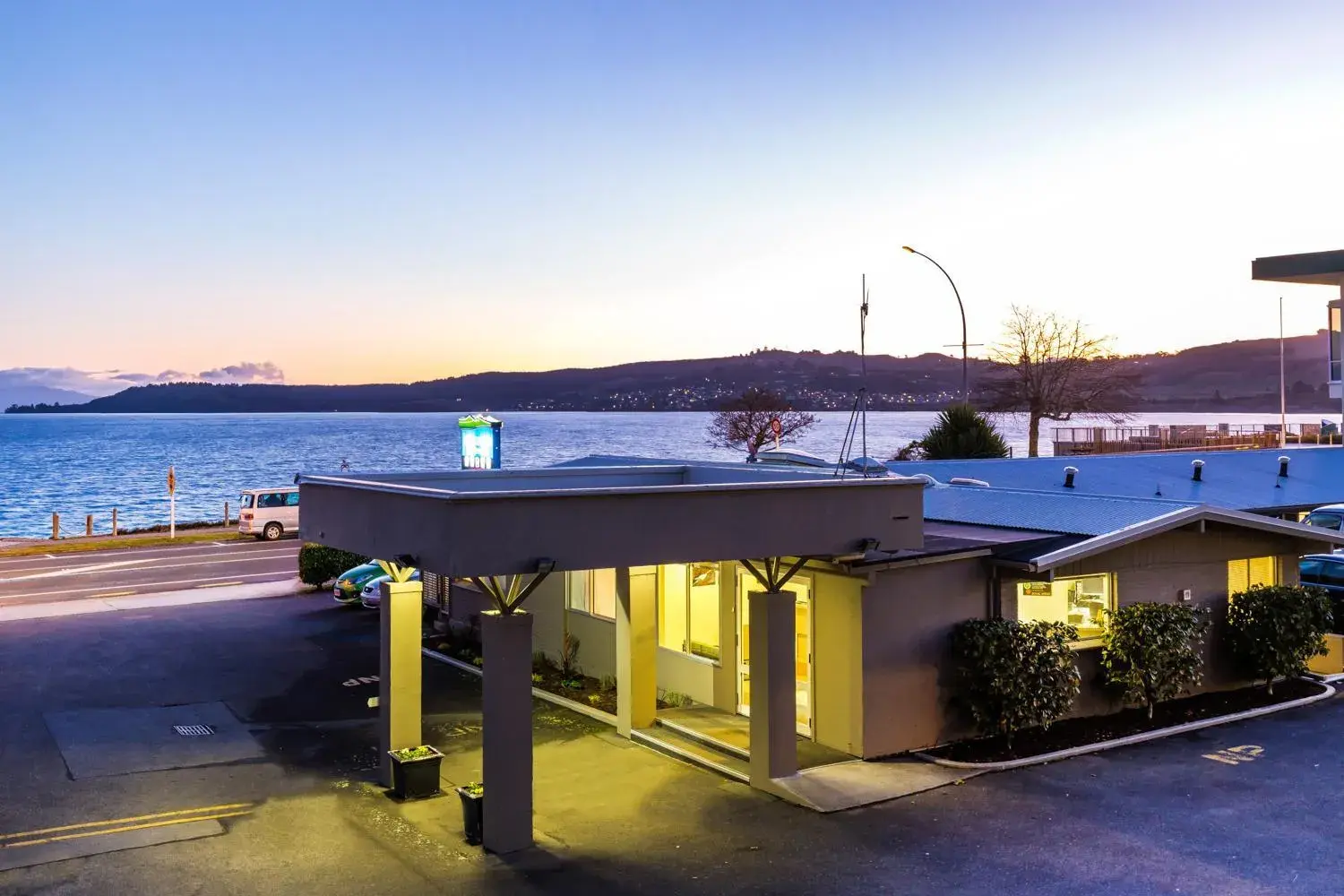 Facade/entrance in Twin Peaks Lakeside Inn