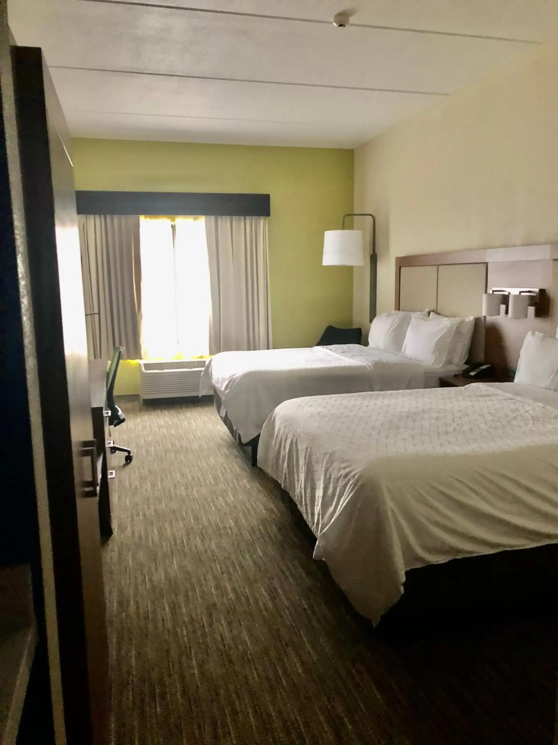 Bed in Holiday Inn Express & Suites Cedar Falls - Waterloo, an IHG Hotel