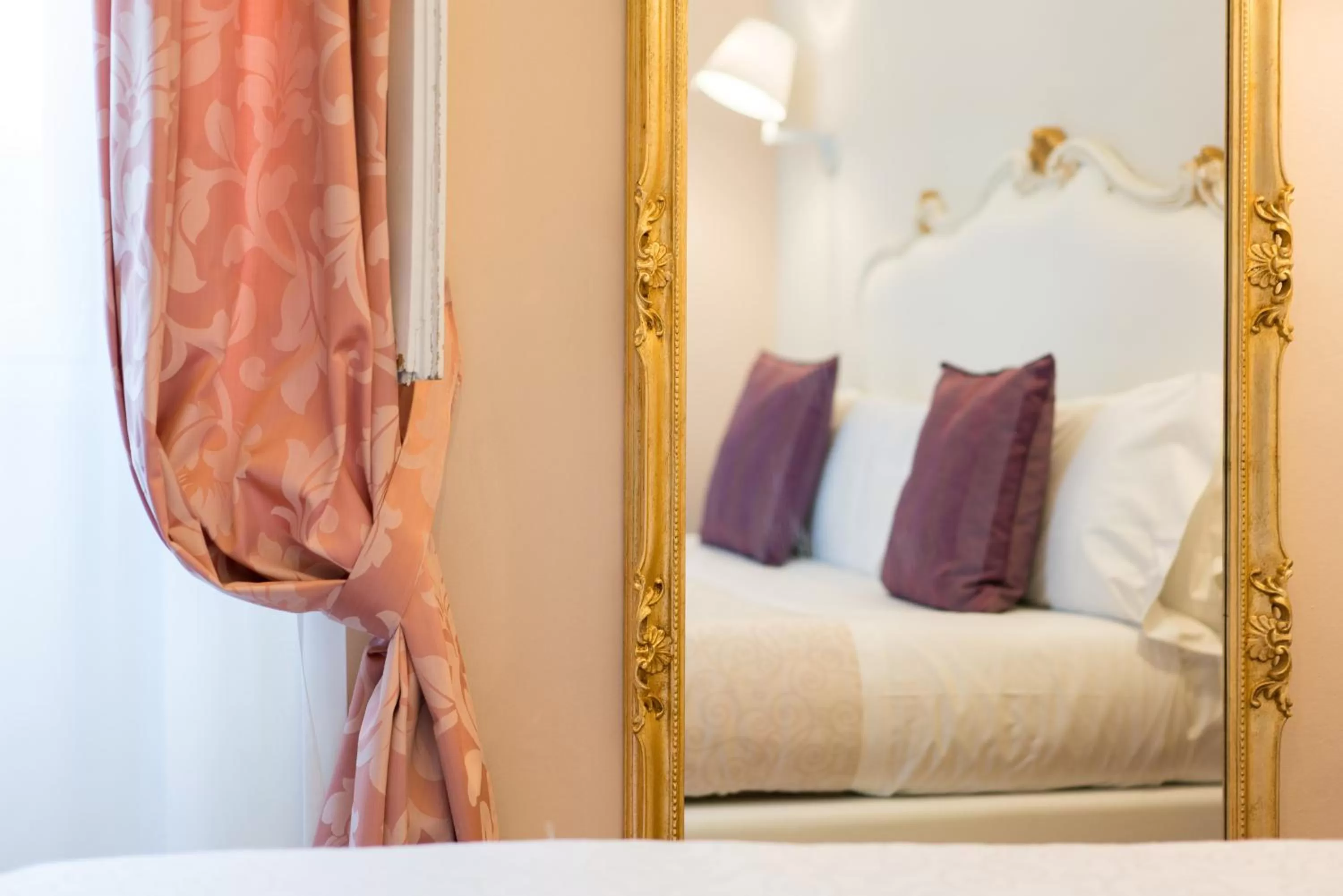 Decorative detail, Bed in Art Hotel Villa Agape - Place of Charme